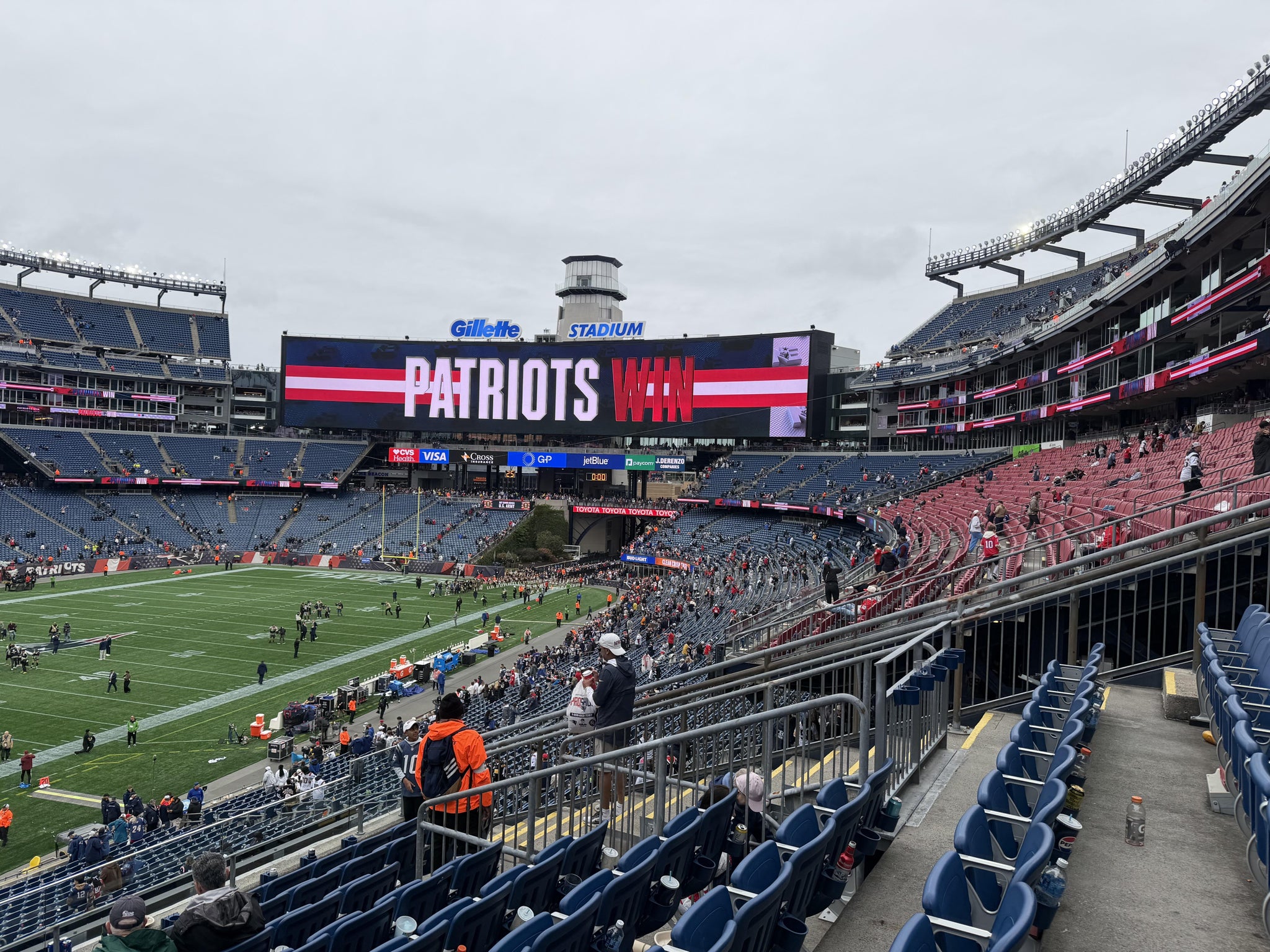 Vue réelle des fans prise de la Section 214 au site Gillette Stadium par Julie D