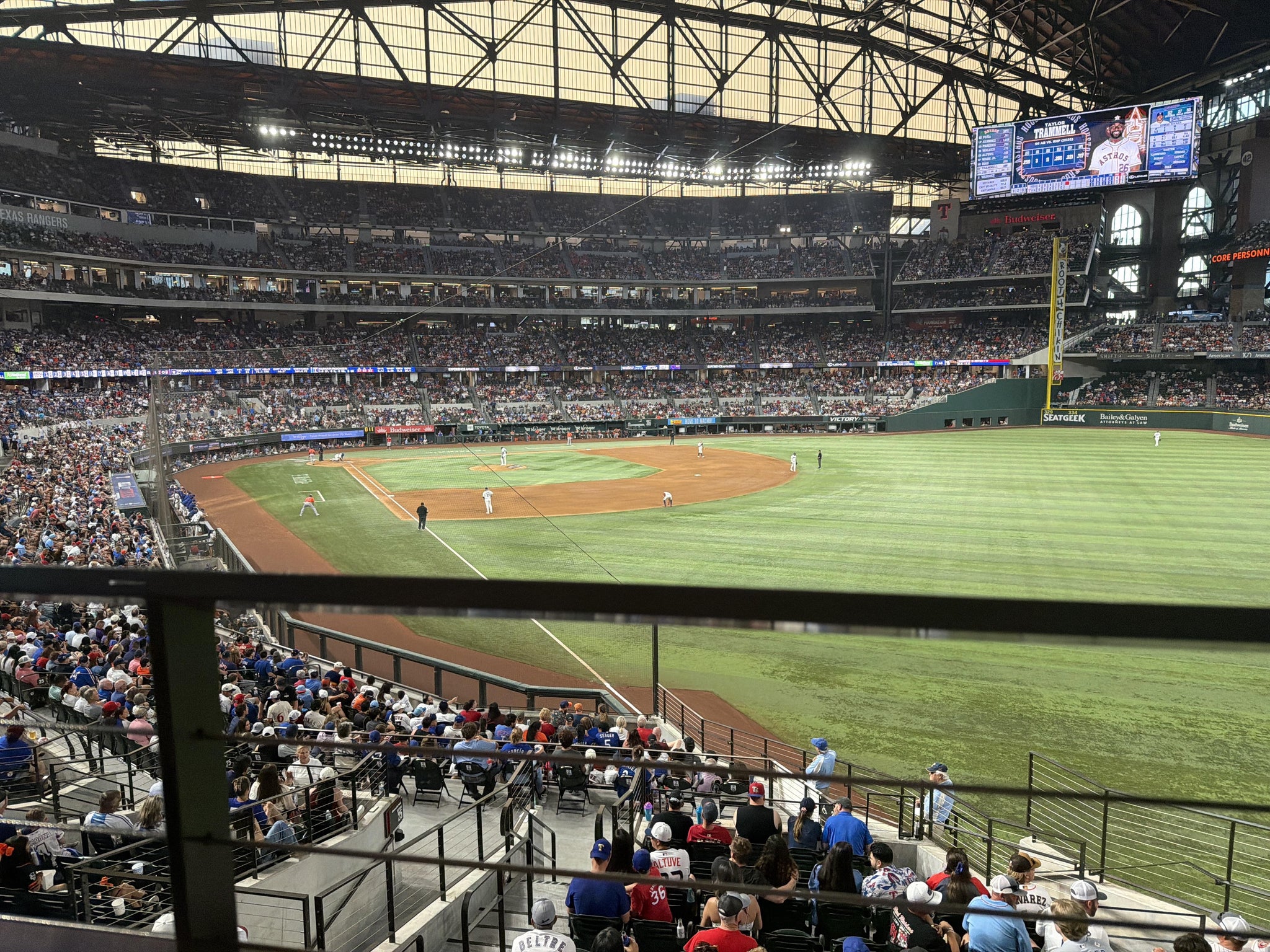 Vue réelle des fans prise de la Section 127 au site Globe Life Field par Robert M