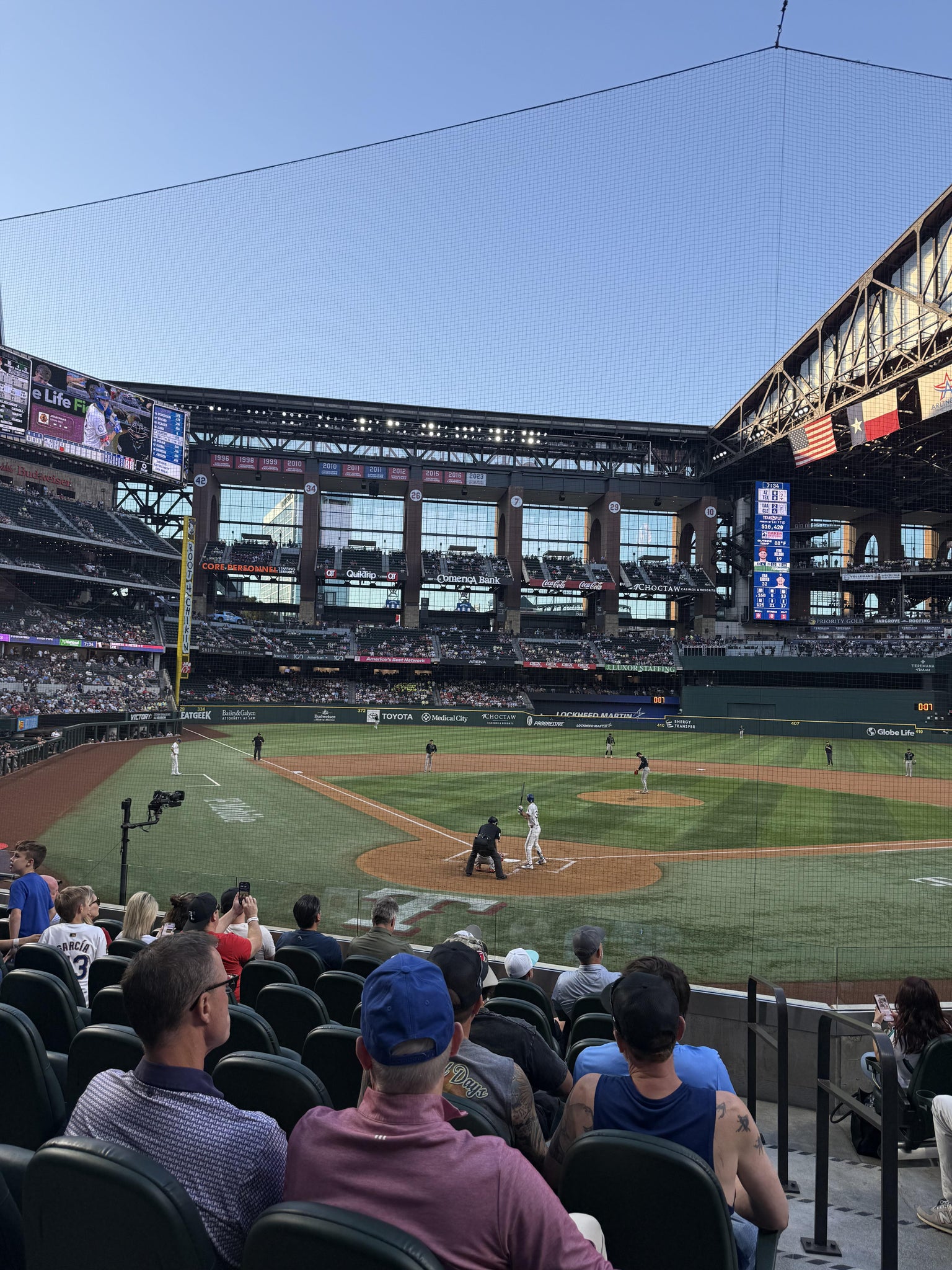 Vue réelle des fans prise de la Section 14 au site Globe Life Field par Patrick H