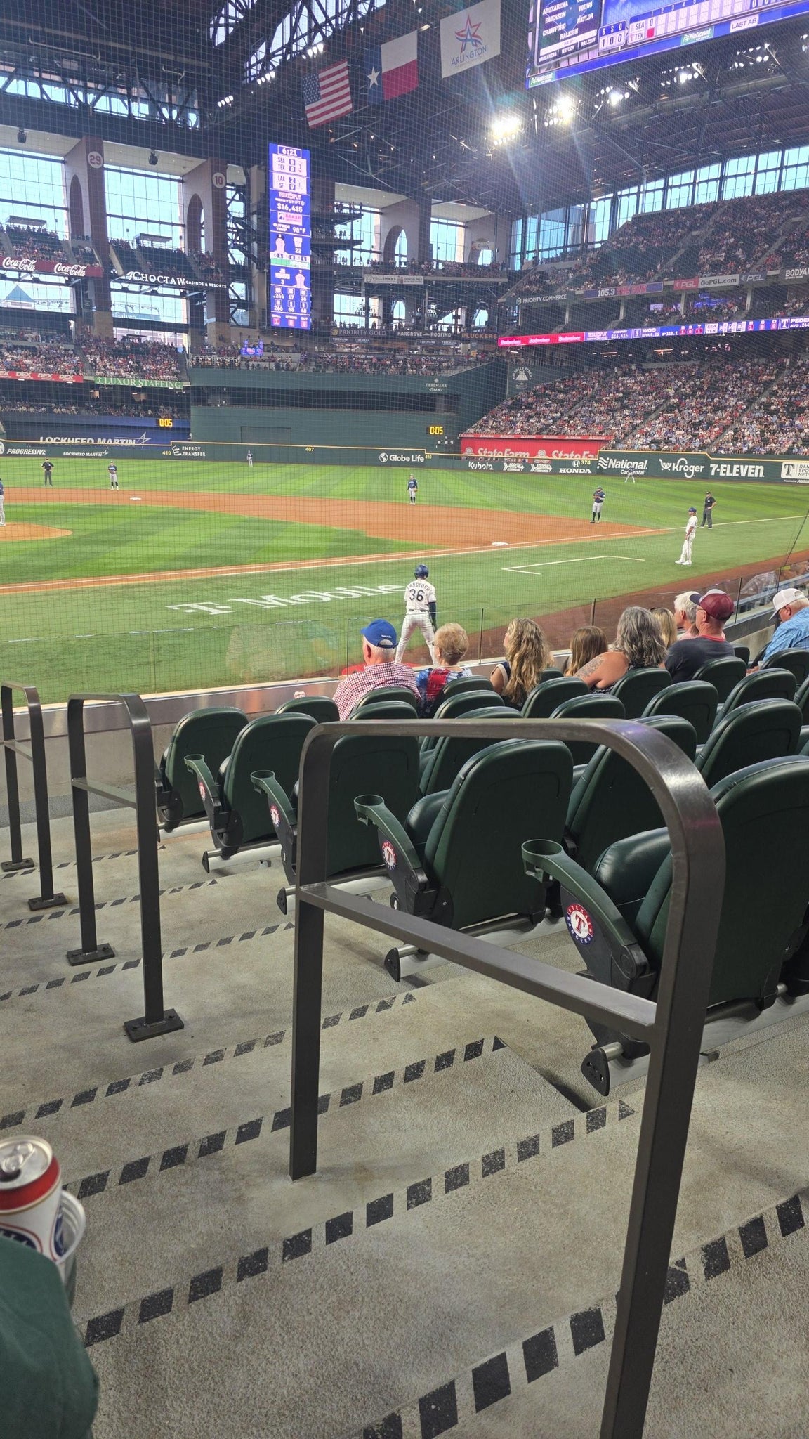 Vue réelle des fans prise de la Section 15 au site Globe Life Field par Allison H