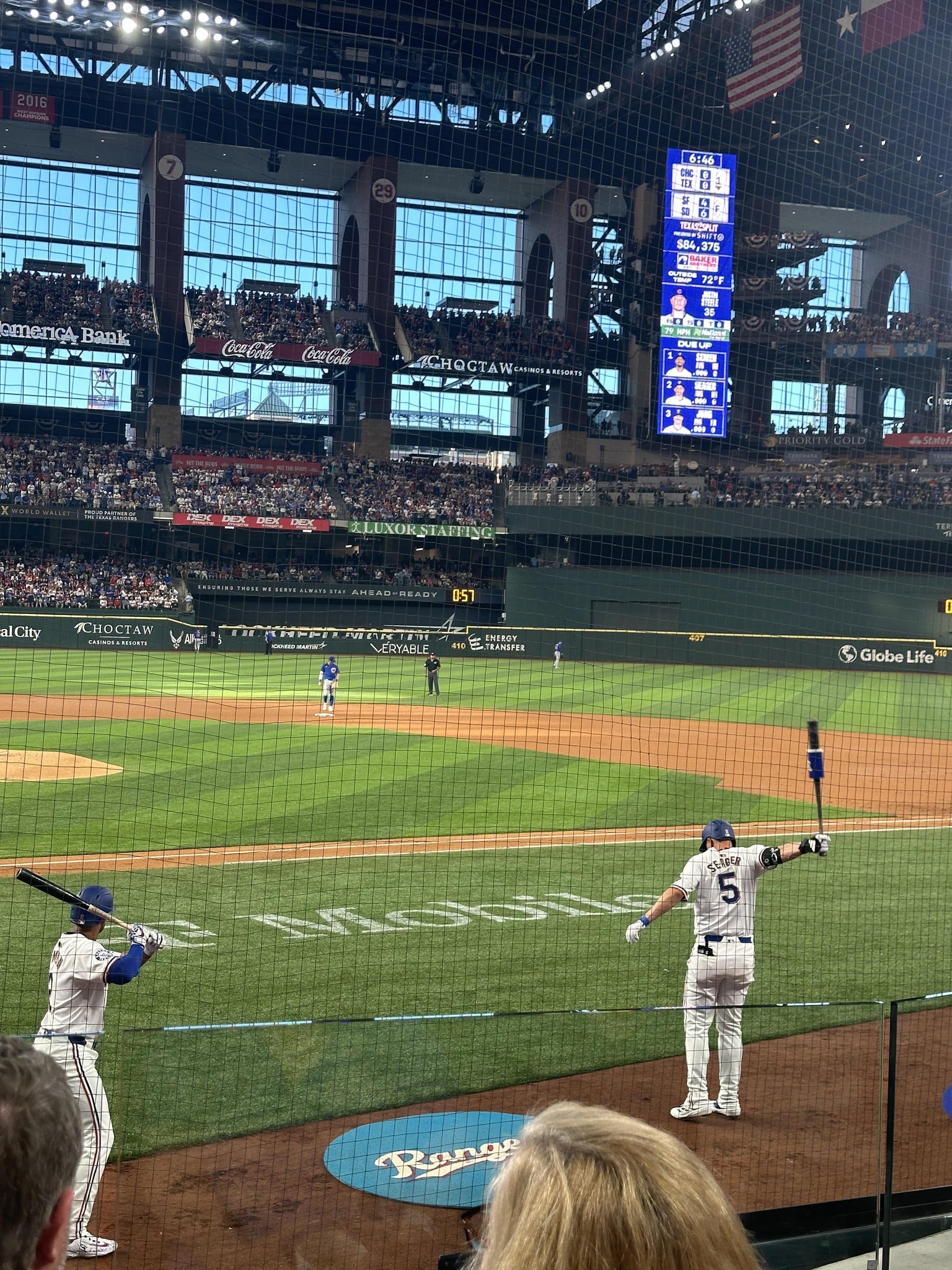 Vue réelle des fans prise de la Section 16 au site Globe Life Field par Michael R