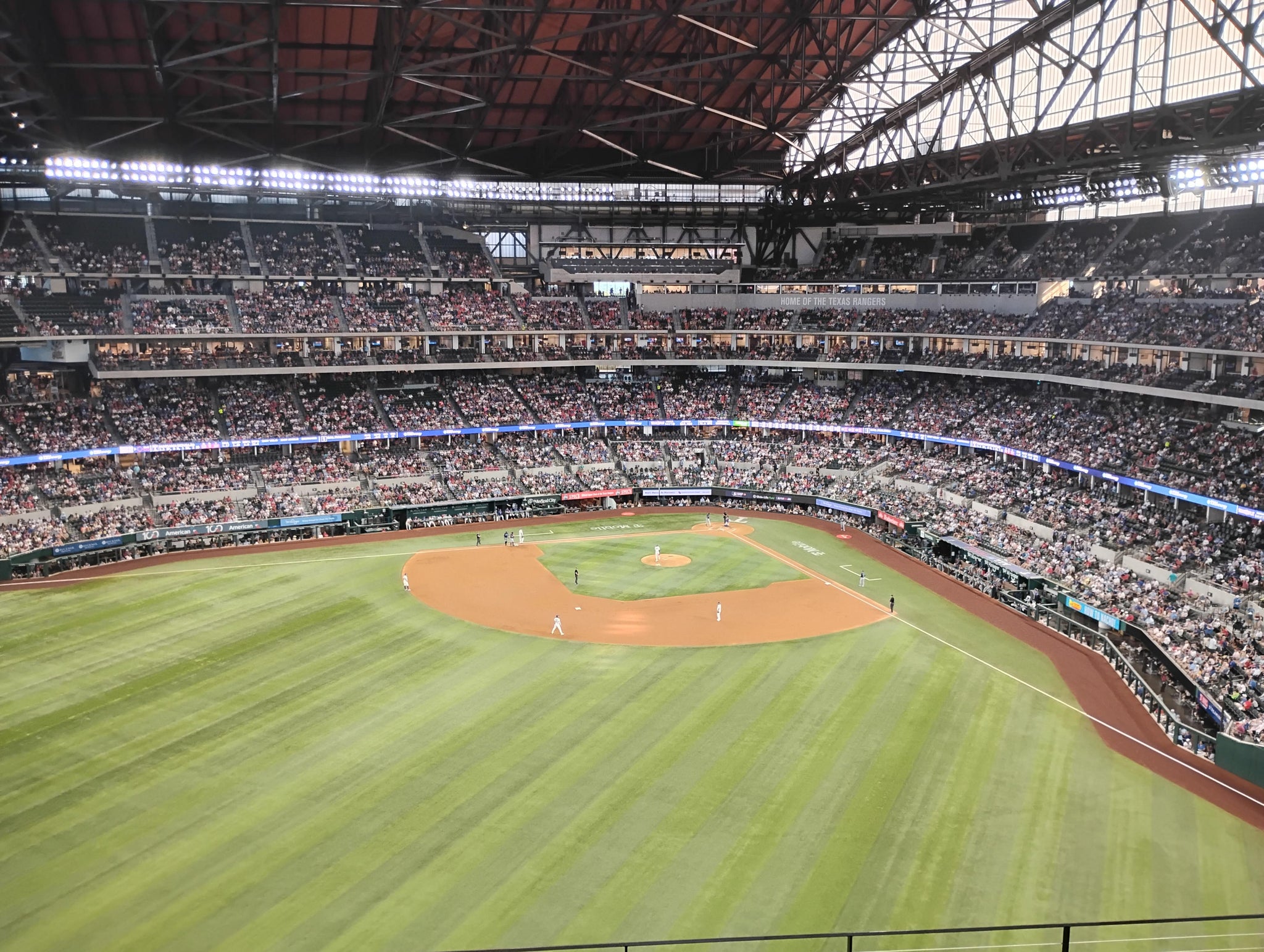 Vue réelle des fans prise de la Section 242 au site Globe Life Field par Jeremy M