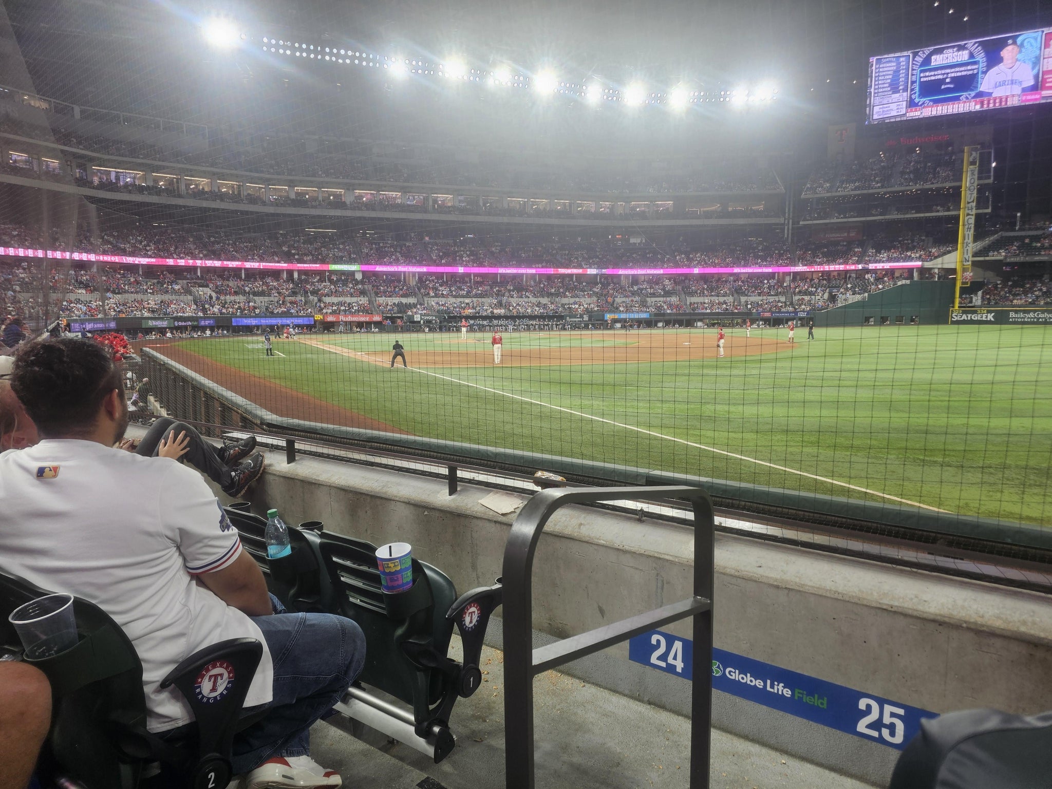 Vue réelle des fans prise de la Section 25 au site Globe Life Field par Michael T