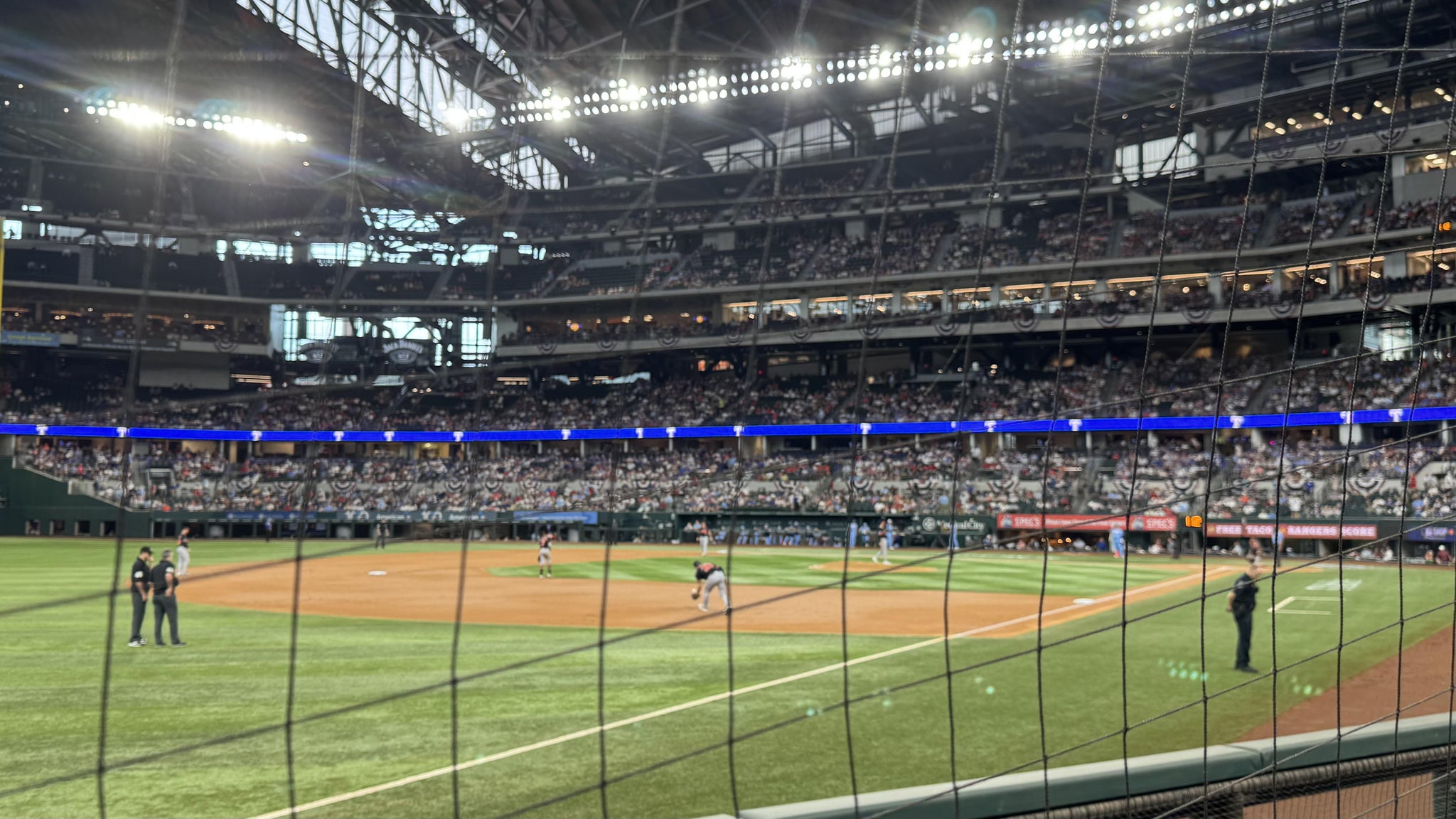 Vue réelle des fans prise de la Section 3 au site Globe Life Field par Michael G