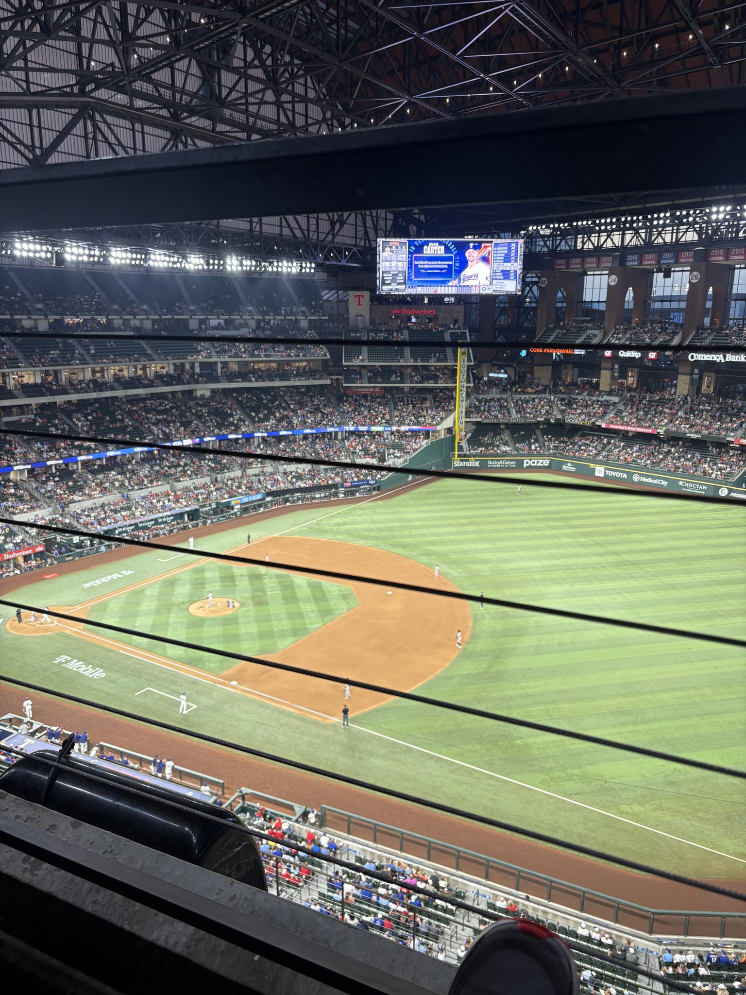 Vue réelle des fans prise de la Section 320 au site Globe Life Field par Rachael M