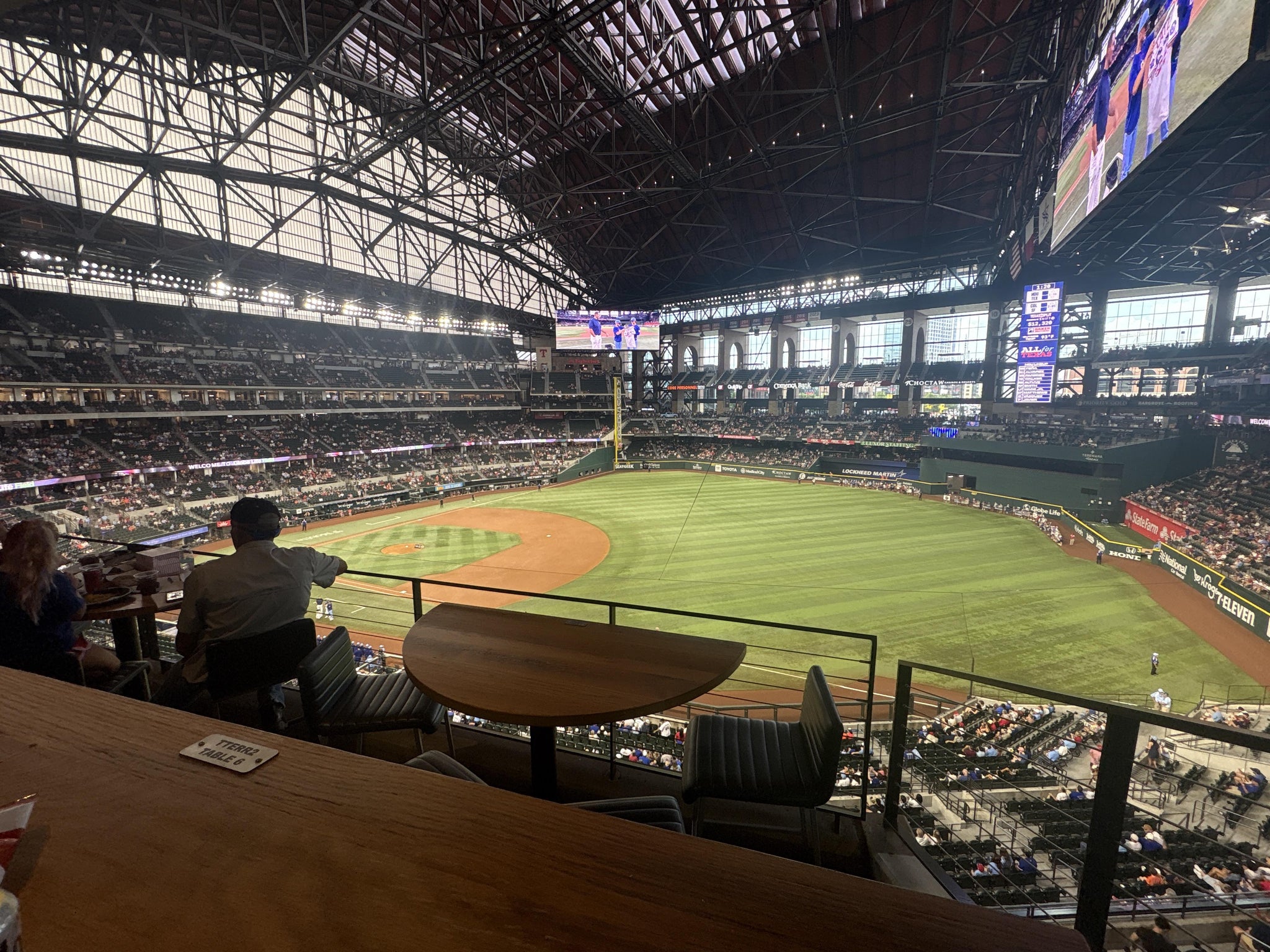 Vue réelle des fans prise de la Texas Terrace 2 au site Globe Life Field par Samuel V