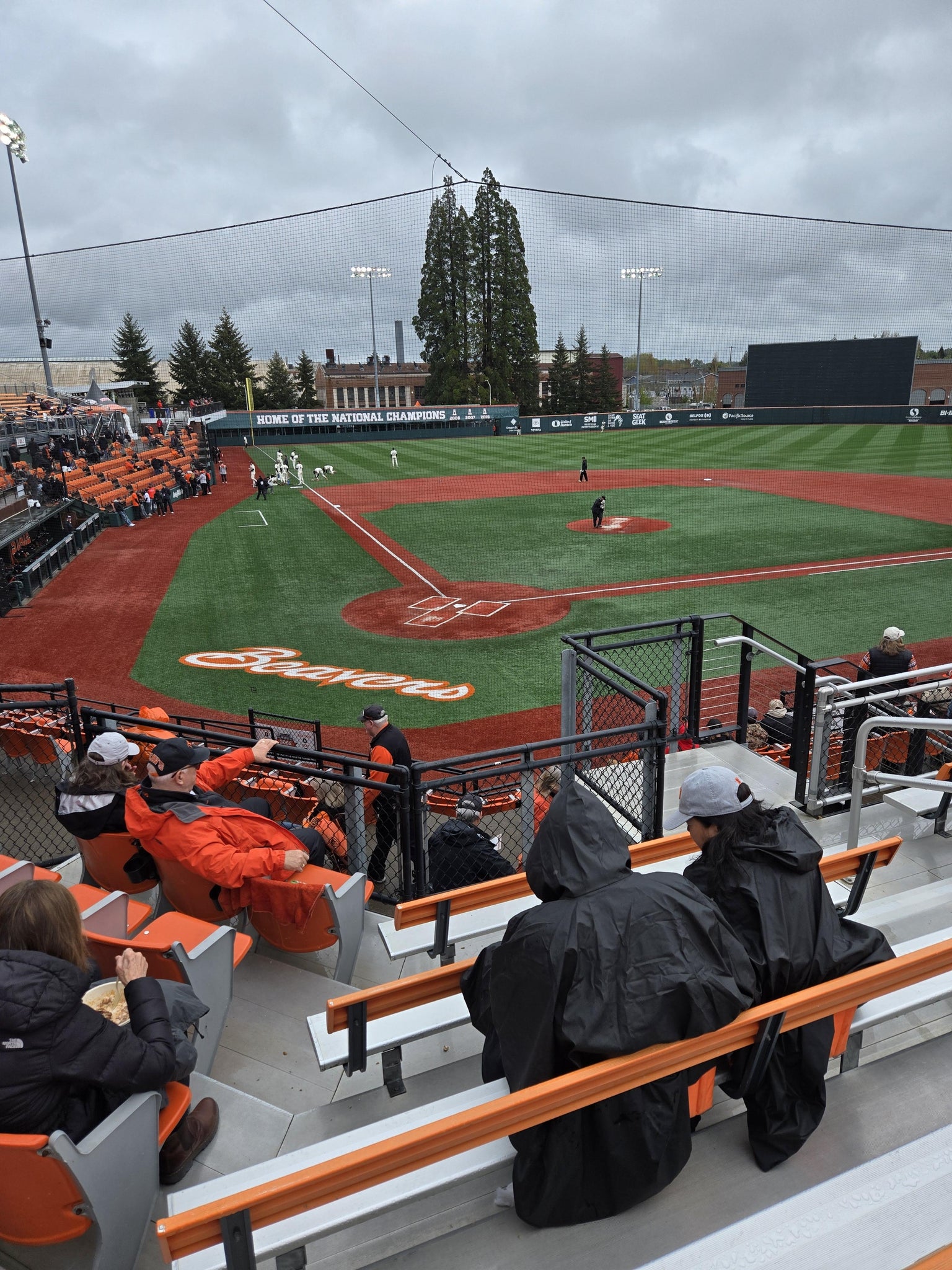 Vue réelle des fans prise de la Section 4 au site Goss Stadium At Coleman Field par Ian H