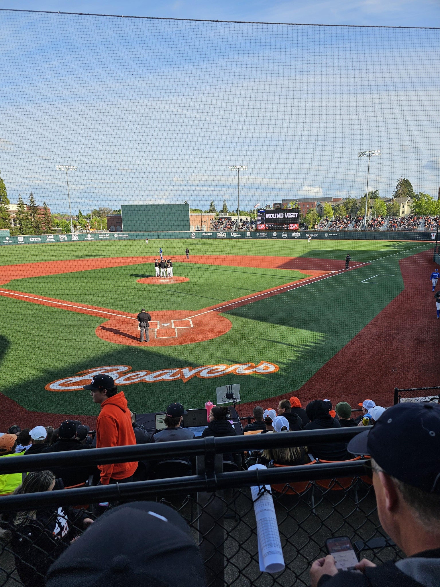 Vue réelle des fans prise de la Section 5 au site Goss Stadium At Coleman Field par Vicky R
