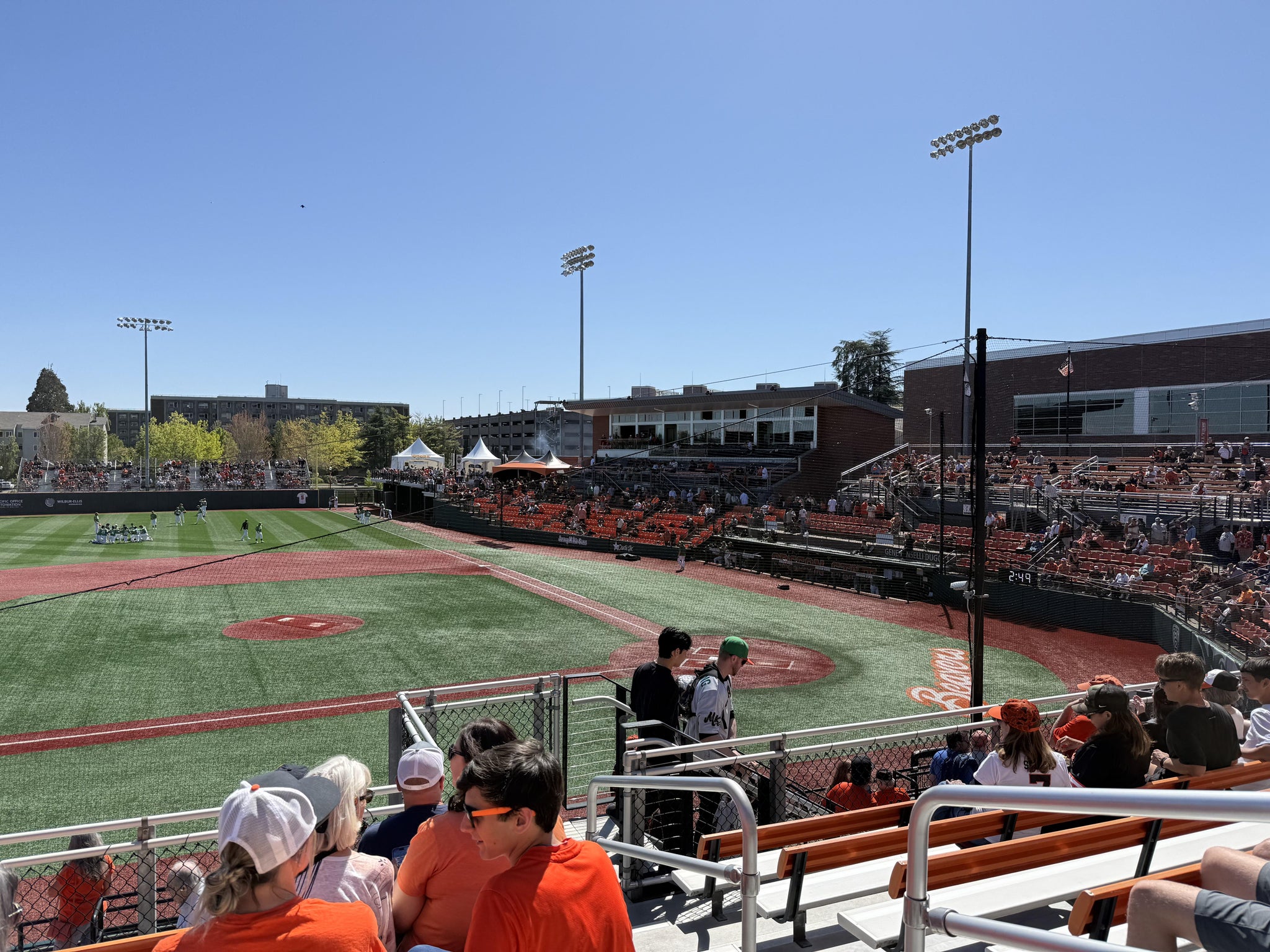 Vue réelle des fans prise de la Section 7 au site Goss Stadium At Coleman Field par Kyra A