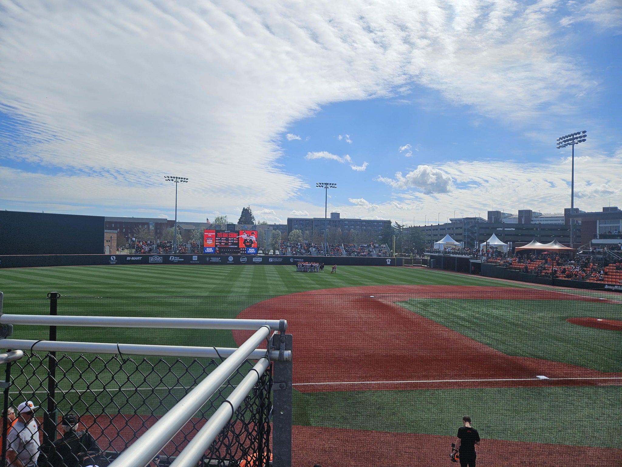 Vue réelle des fans prise de la Section 8 au site Goss Stadium At Coleman Field par Joseph Z