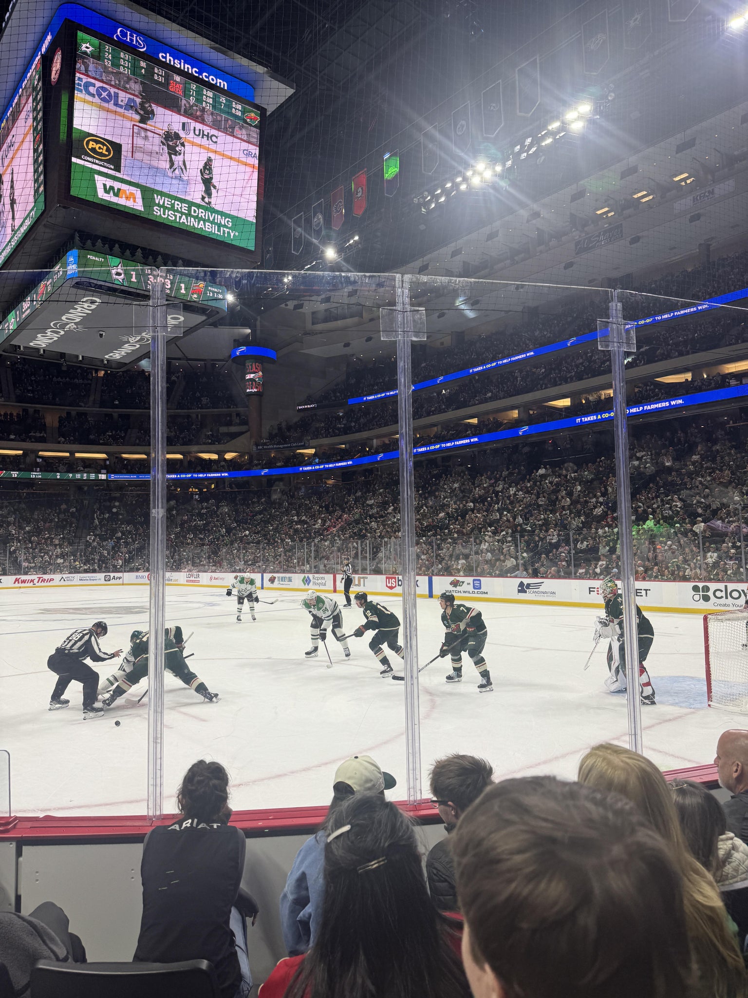 Vue réelle des fans prise de la Section 112 au site Grand Casino Arena par Anonymous User