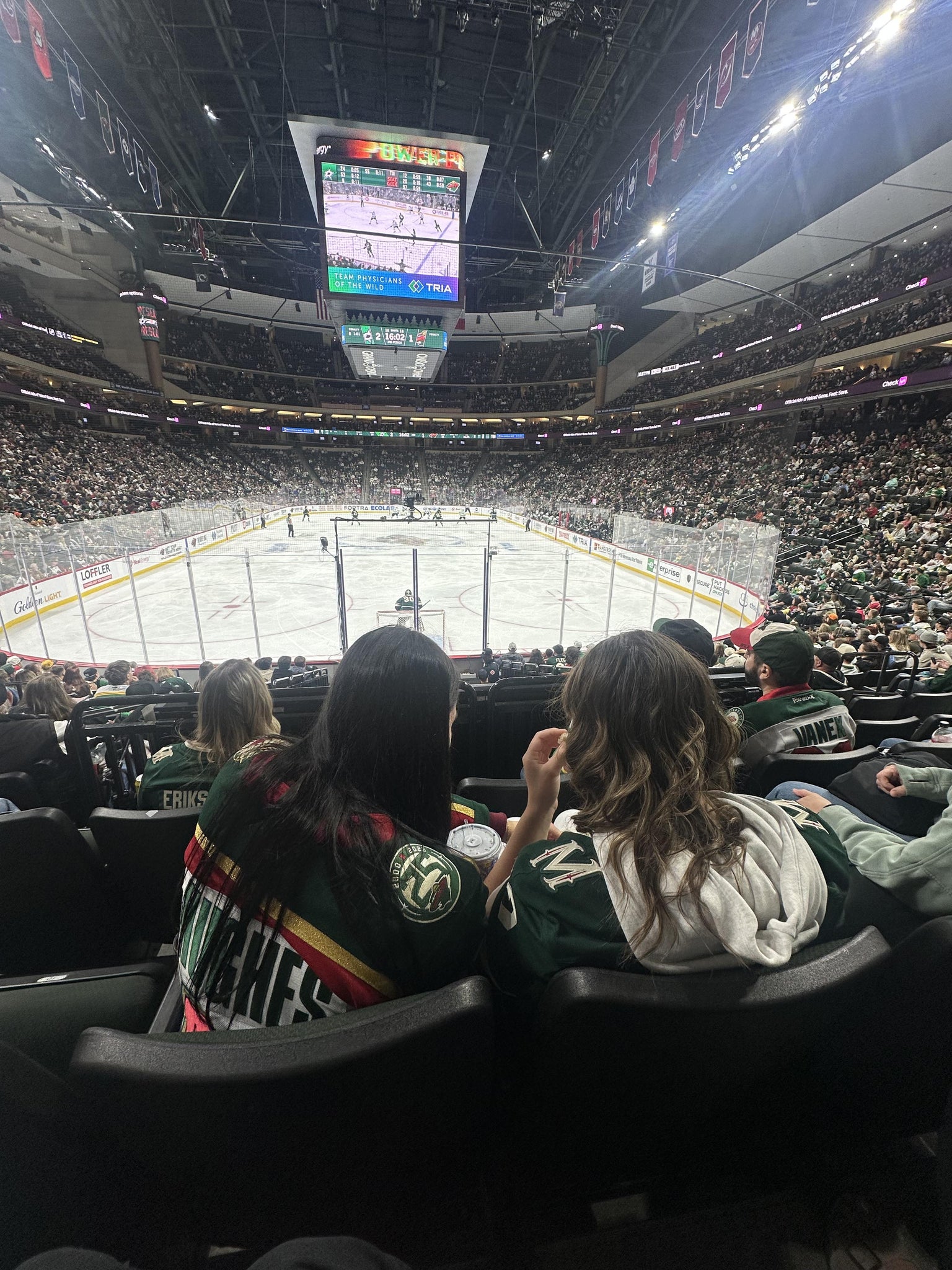 Vue réelle des fans prise de la Section 123 au site Grand Casino Arena par Leslie W