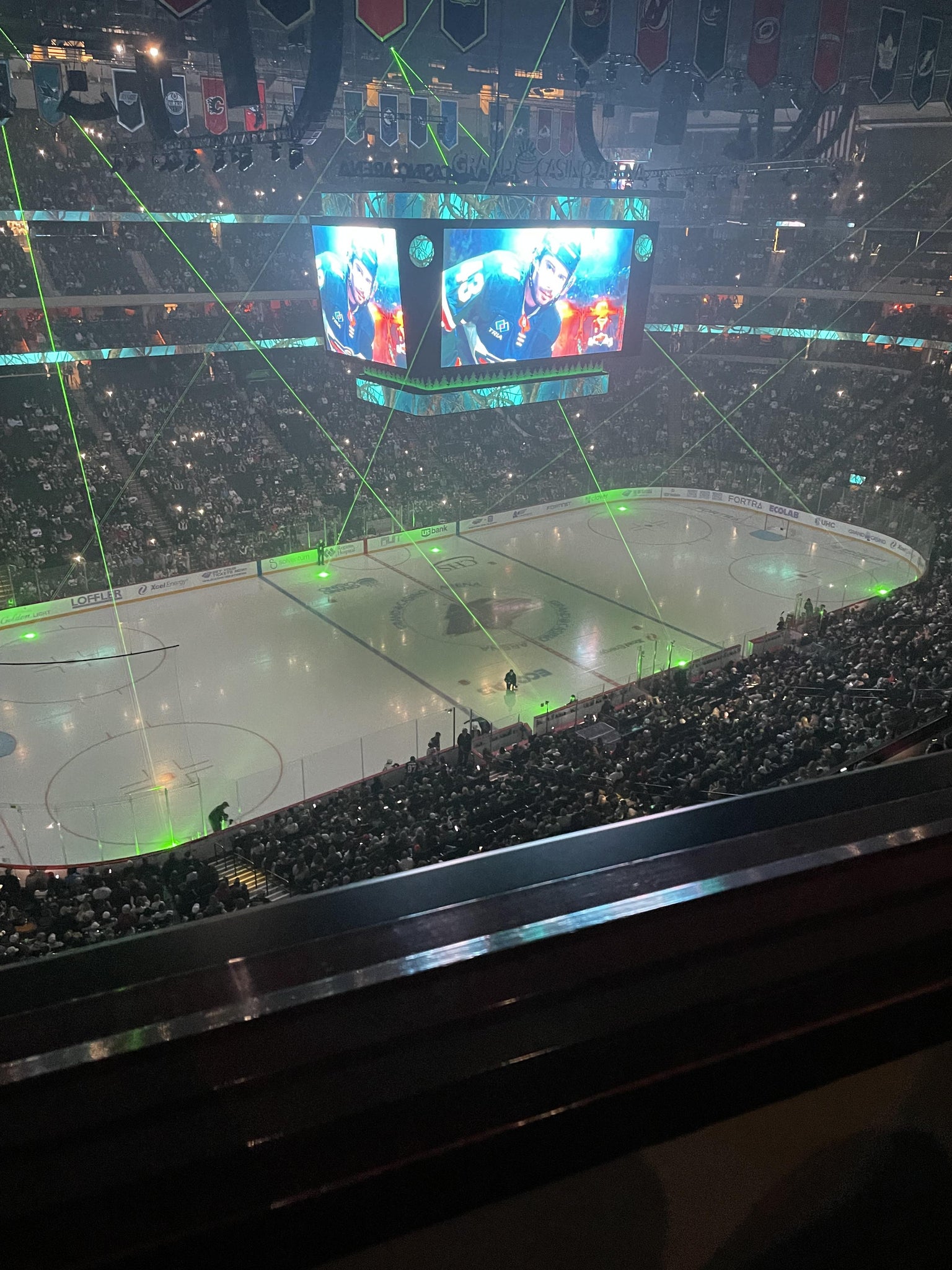 Vue réelle des fans prise de la Section 222 au site Grand Casino Arena par Frank D