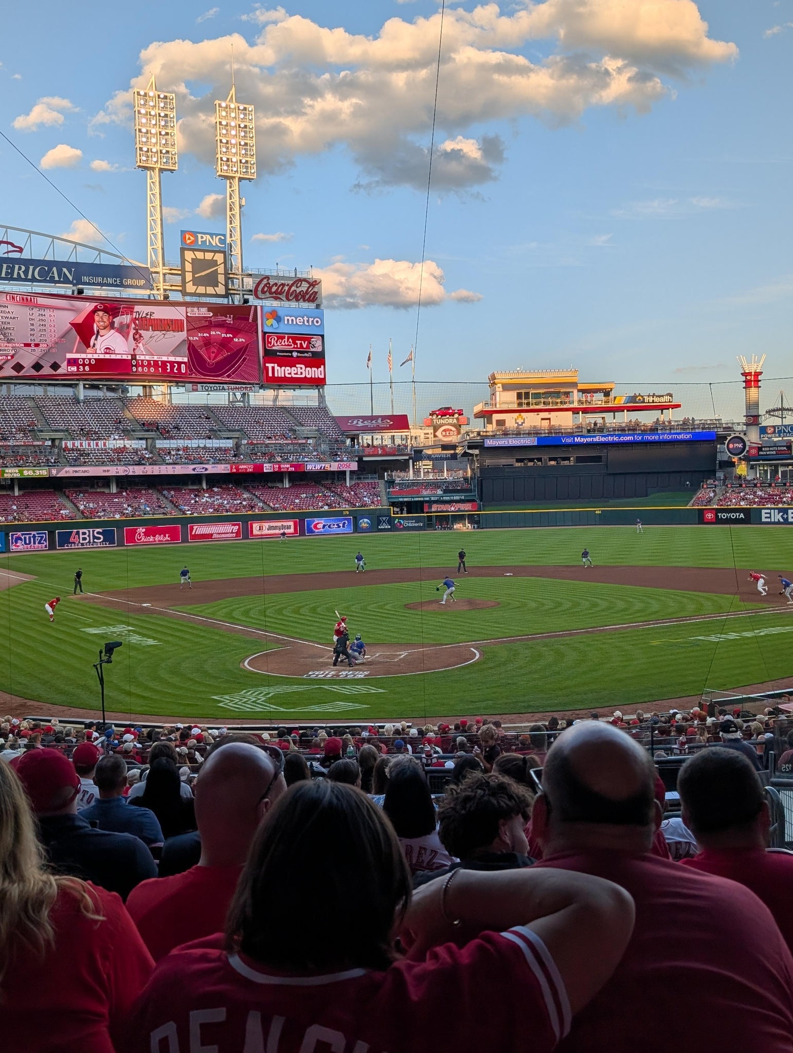 Vue réelle des fans prise de la Section 124 au site Great American Ball Park par Joseph K