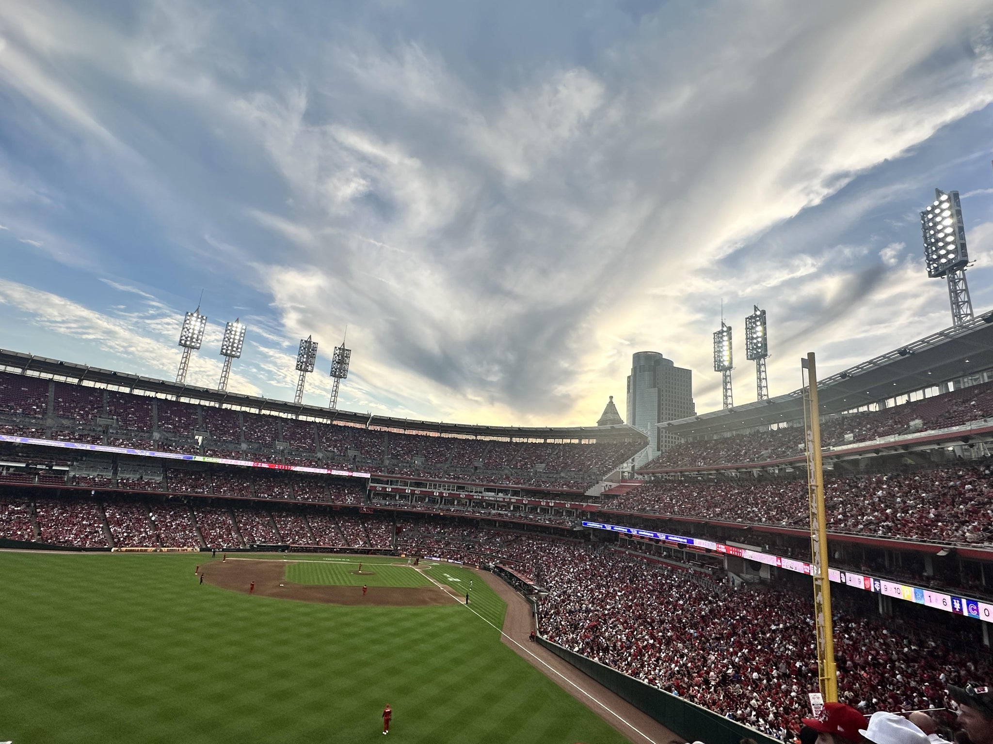 Vue réelle des fans prise de la Section 404 au site Great American Ball Park par Lora K