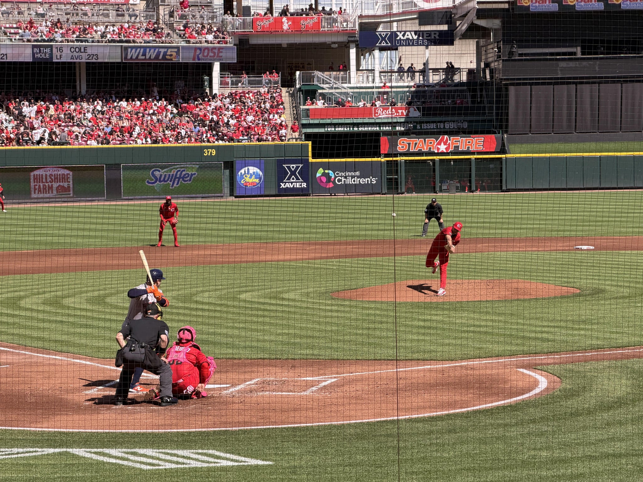 Vue réelle des fans prise de la Scout Box 25 au site Great American Ball Park par John S