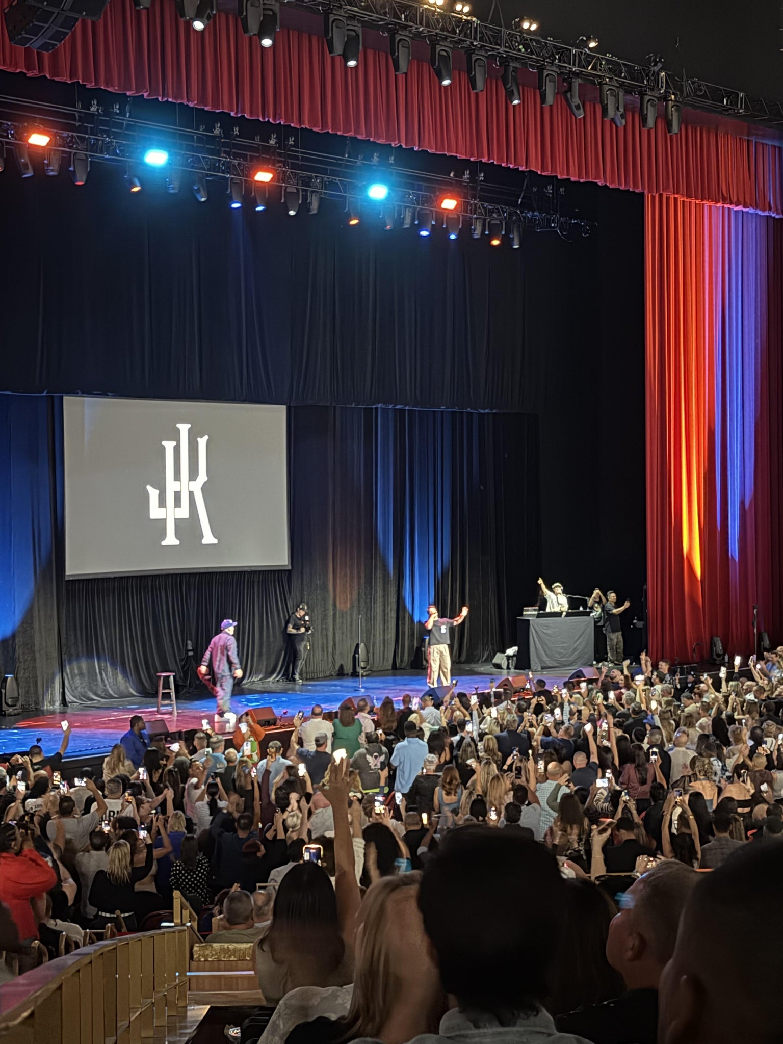 Vue réelle des fans prise de la Section 117 au site Hard Rock Live - Hollywood par Melissa S