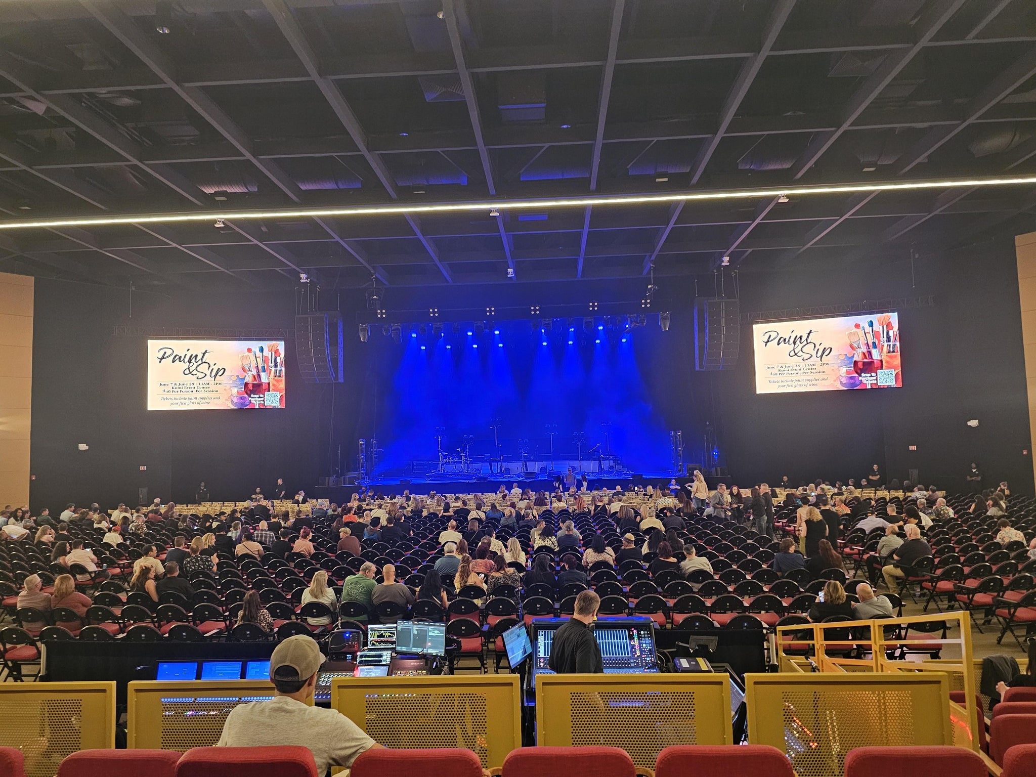 Vue réelle des fans prise de la Section 202 au site Hard Rock Live Sacramento par Monica S