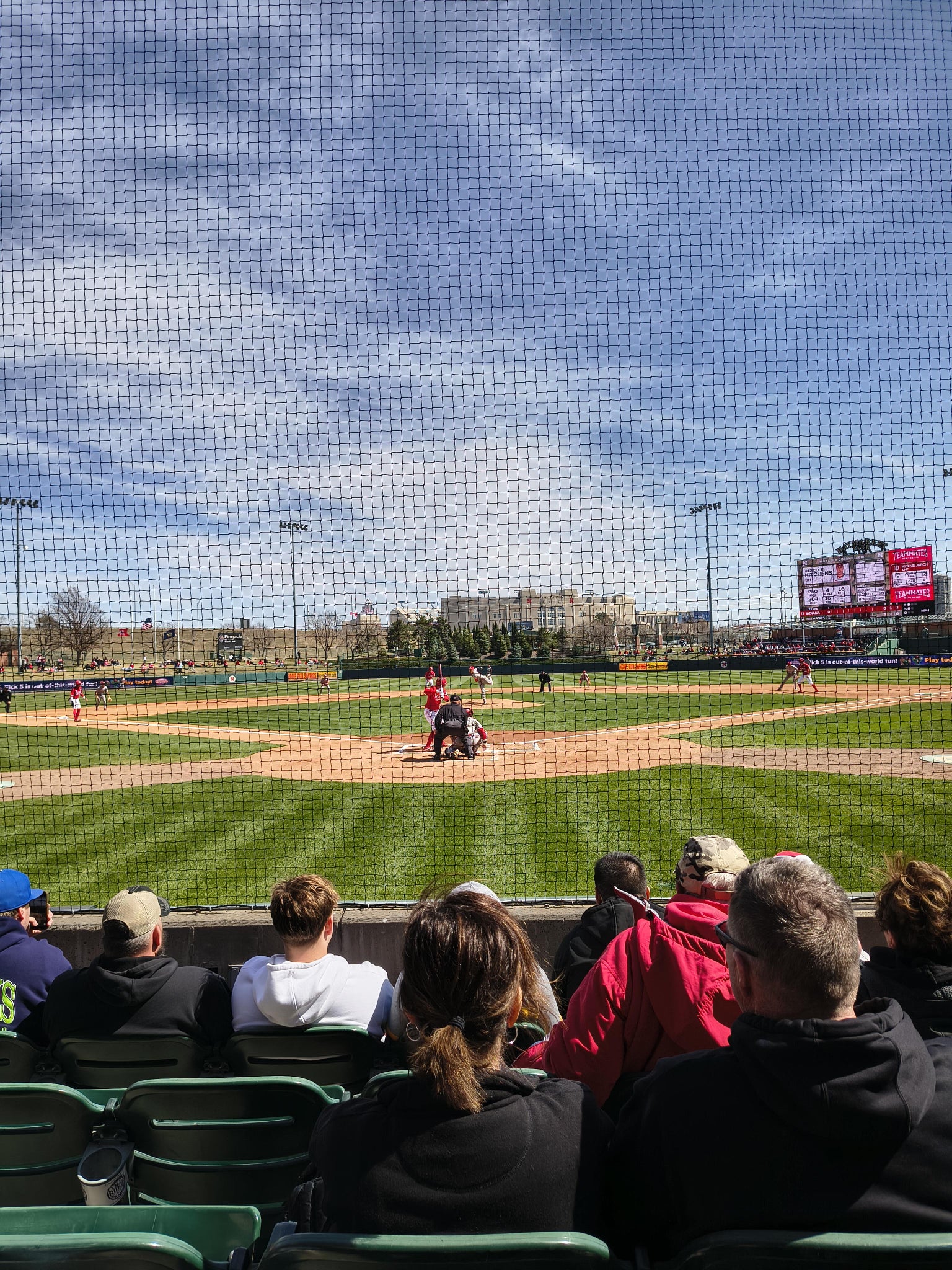 Vue réelle des fans prise de la Section 100 au site Hawks Field At Haymarket Park par Kevin H