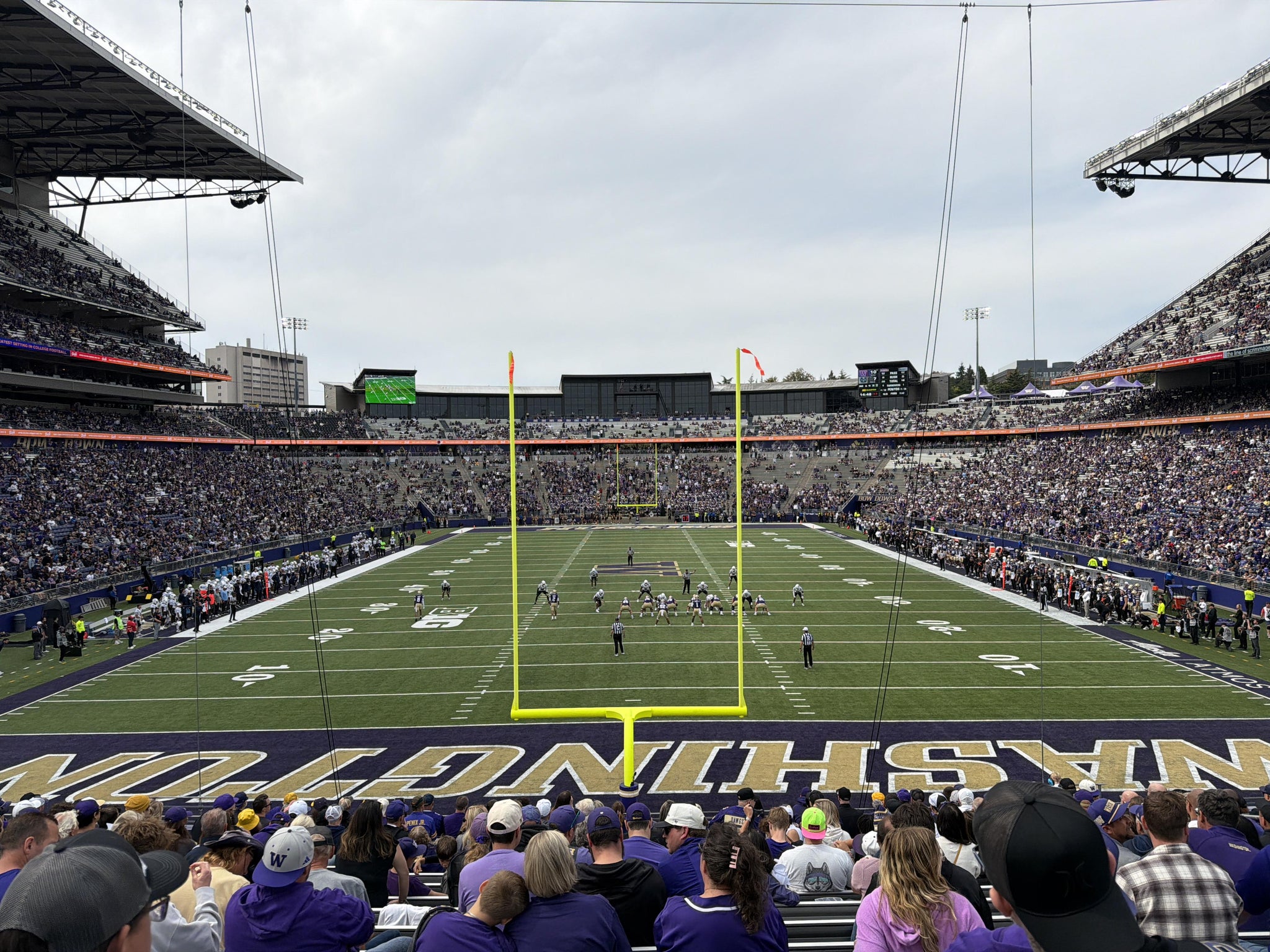 Vue réelle des fans prise de la Section 137 au site Husky Stadium par Anonymous User
