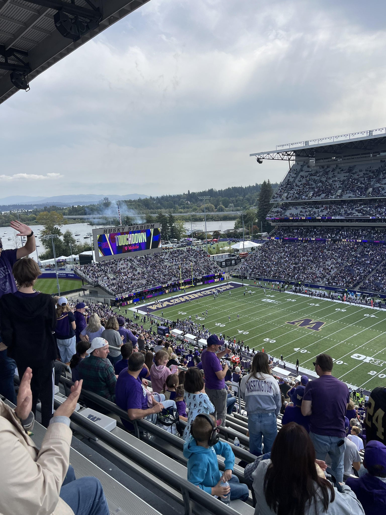 Vue réelle des fans prise de la Section 325 au site Husky Stadium par Jonathan M