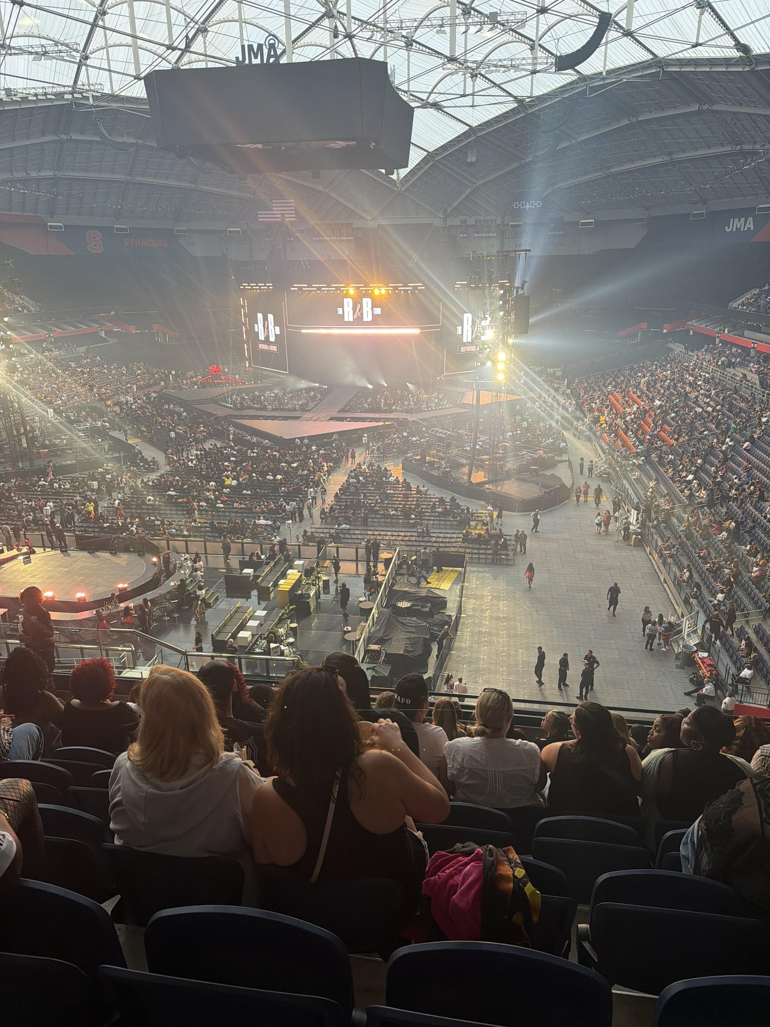 Vue réelle des fans prise de la Section 308 au site JMA Wireless Dome par Adianna C