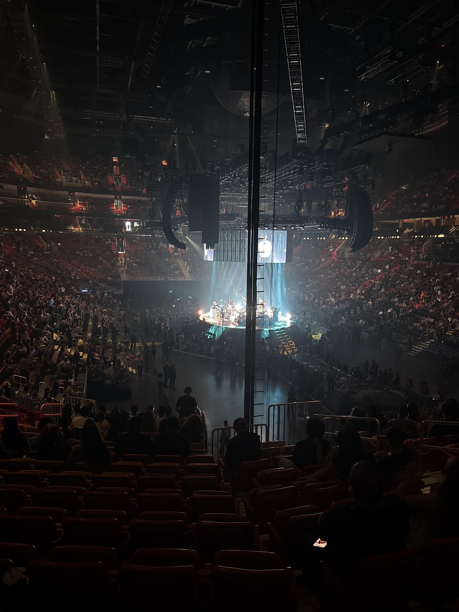 Vue réelle des fans prise de la Section 102 au site Kaseya Center par Maria B