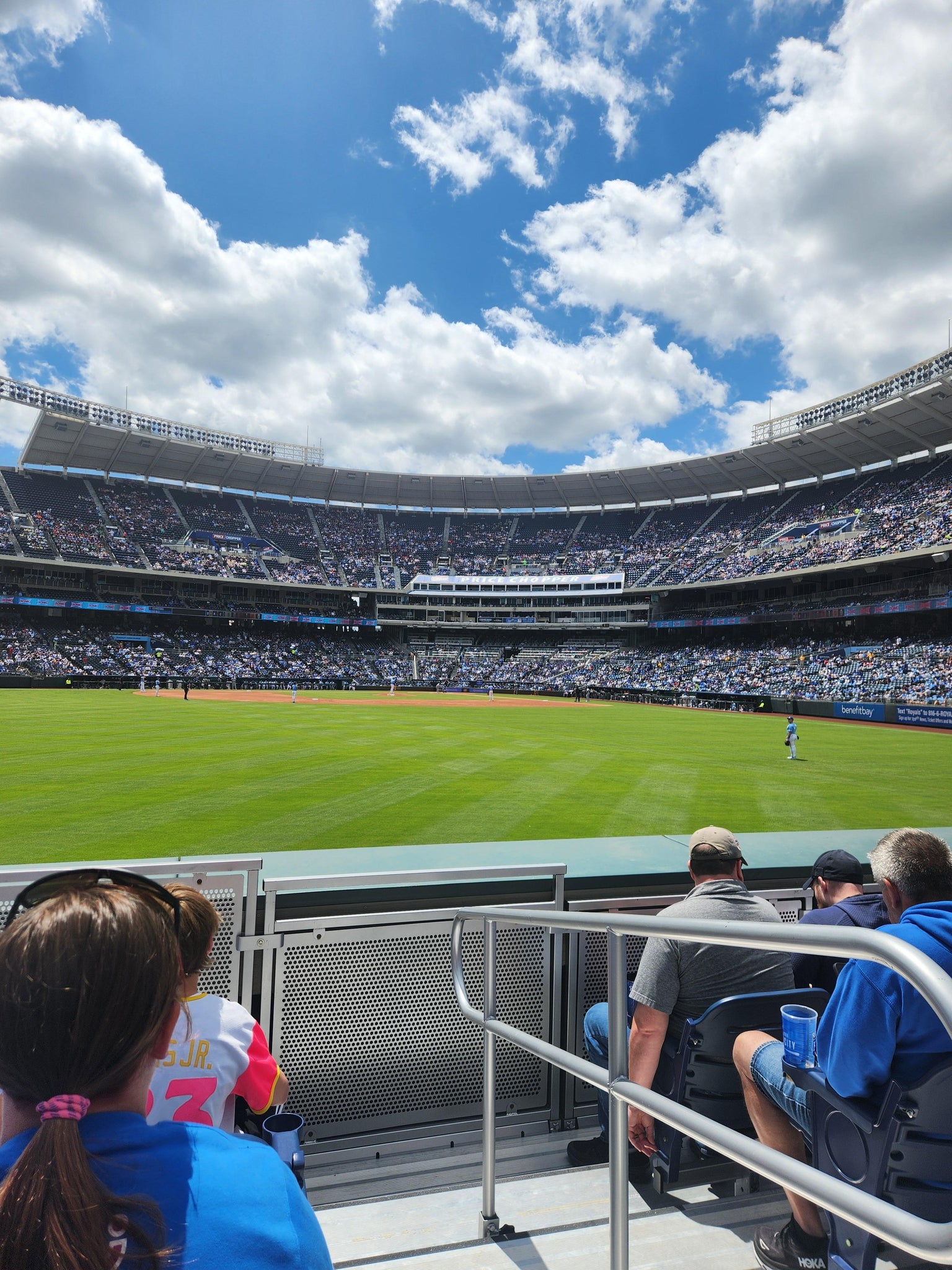 Vue réelle des fans prise de la Section 102 au site Kauffman Stadium par Mark M
