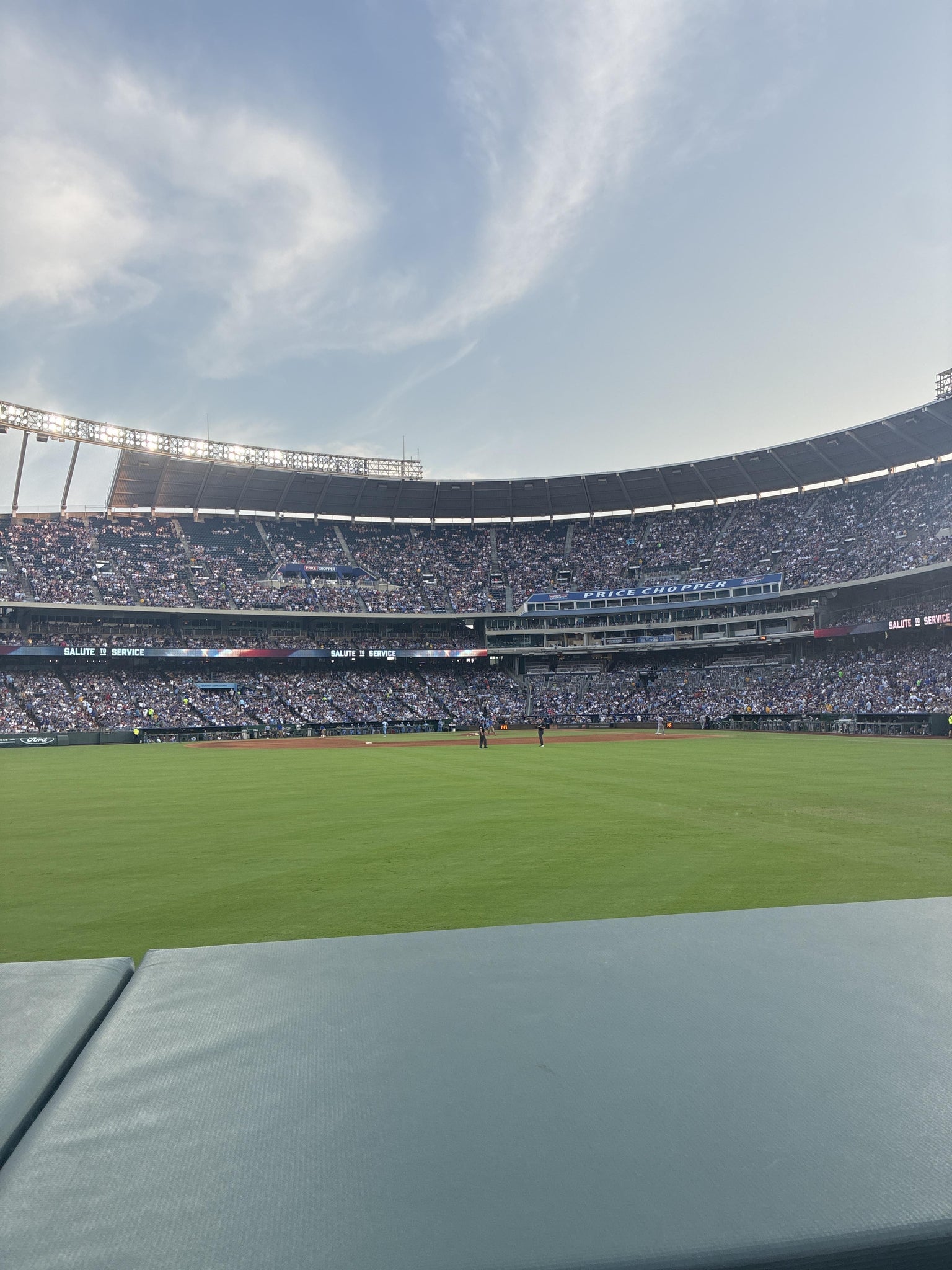 Vue réelle des fans prise de la Section 103 au site Kauffman Stadium par S M