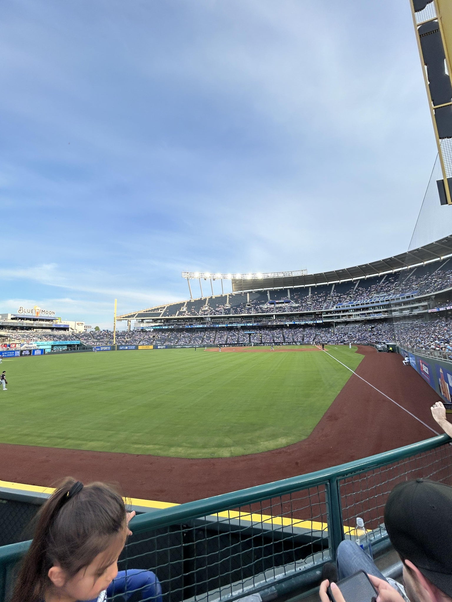 Vue réelle des fans prise de la Section 107 au site Kauffman Stadium par Leroy H