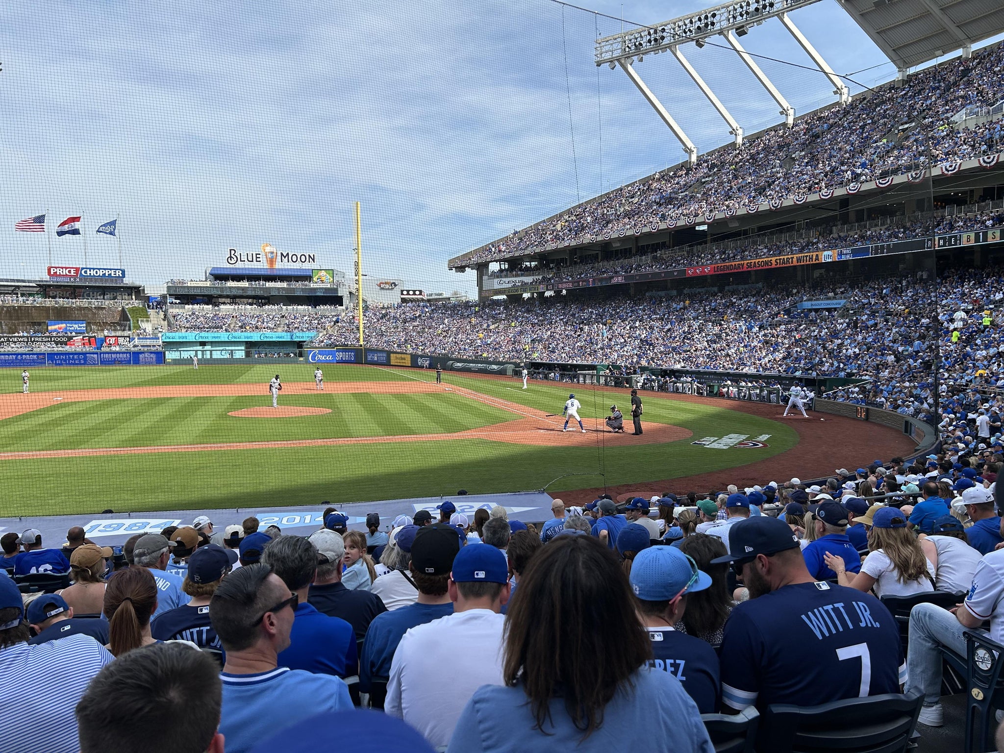 Vue réelle des fans prise de la Section 122 au site Kauffman Stadium par Chuck H