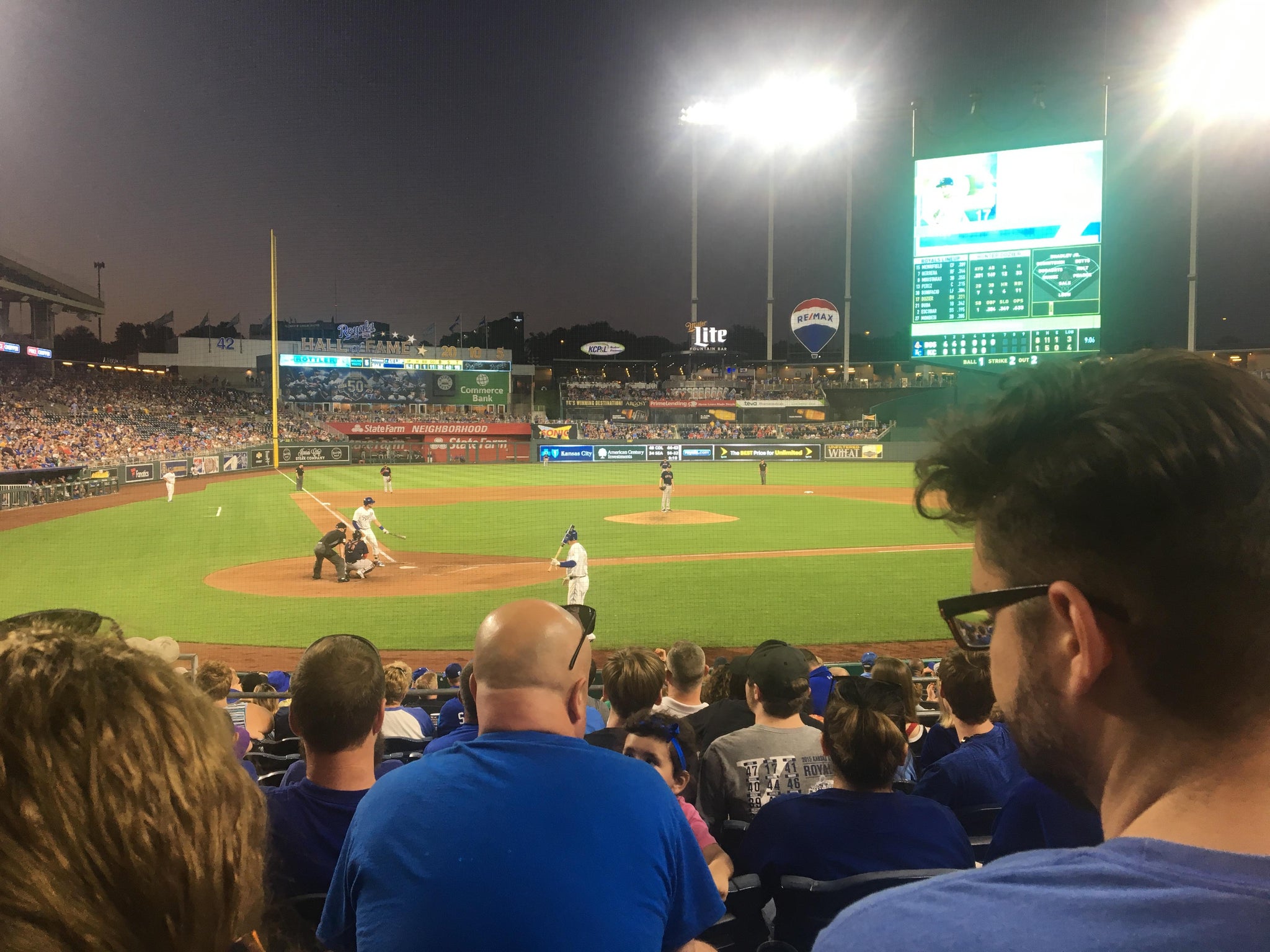 Vue réelle des fans prise de la Section 130 au site Kauffman Stadium par Steve R