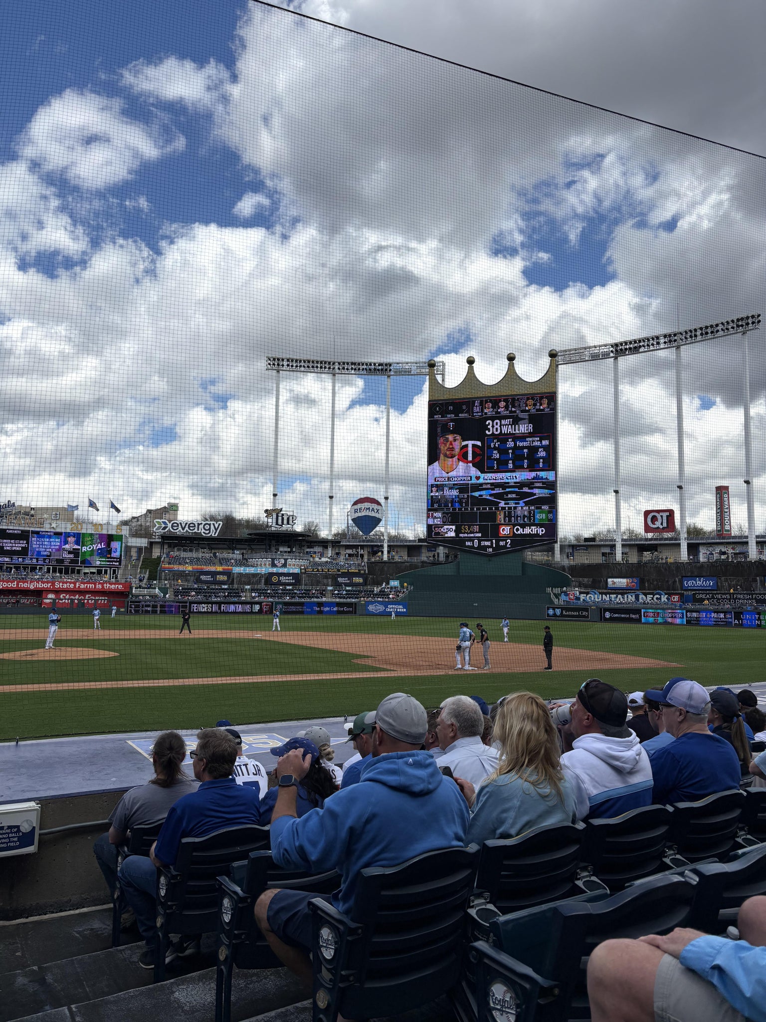 Vue réelle des fans prise de la Section 132 au site Kauffman Stadium par Kevin D