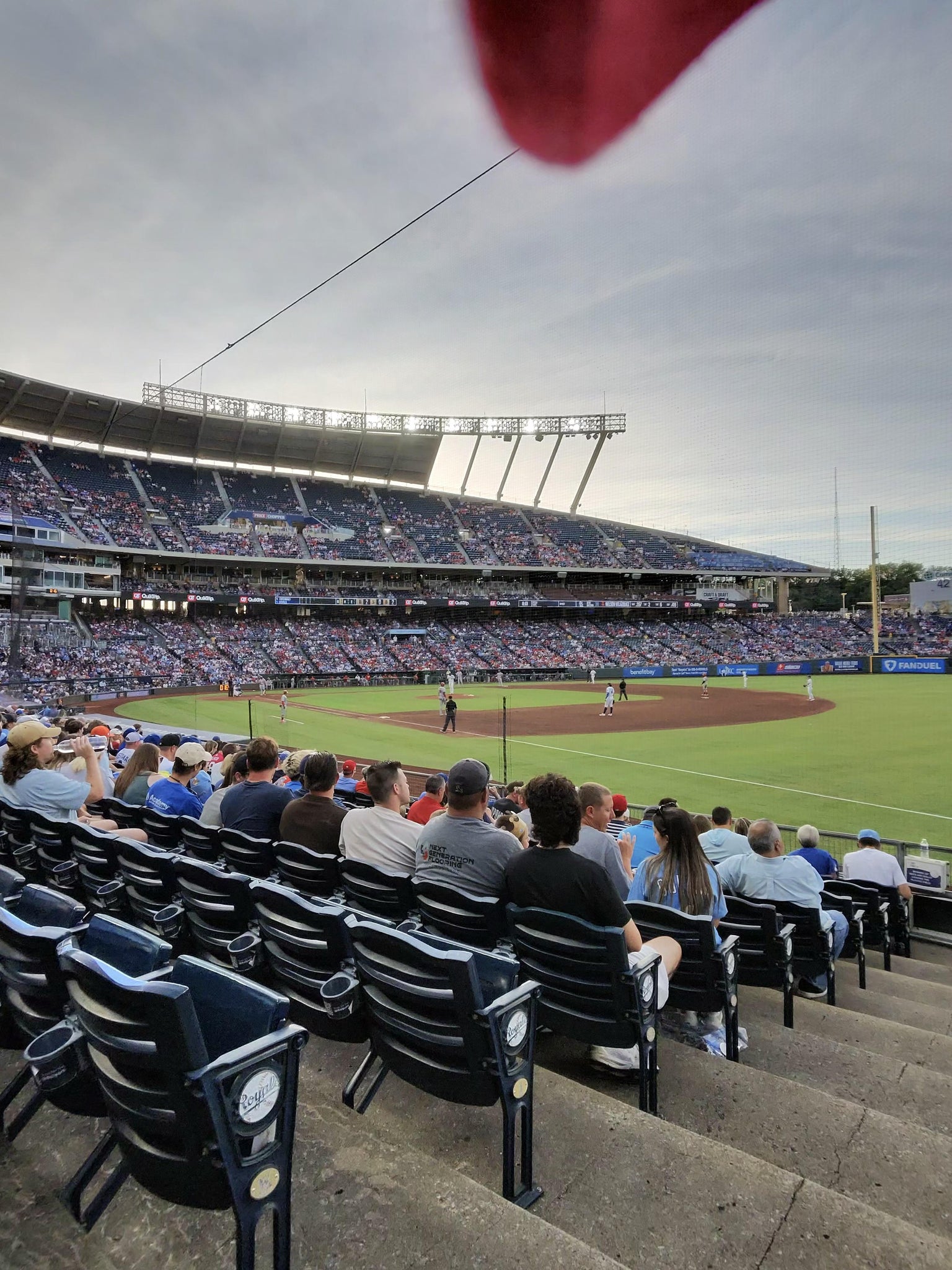 Vue réelle des fans prise de la Section 142 au site Kauffman Stadium par Nick M