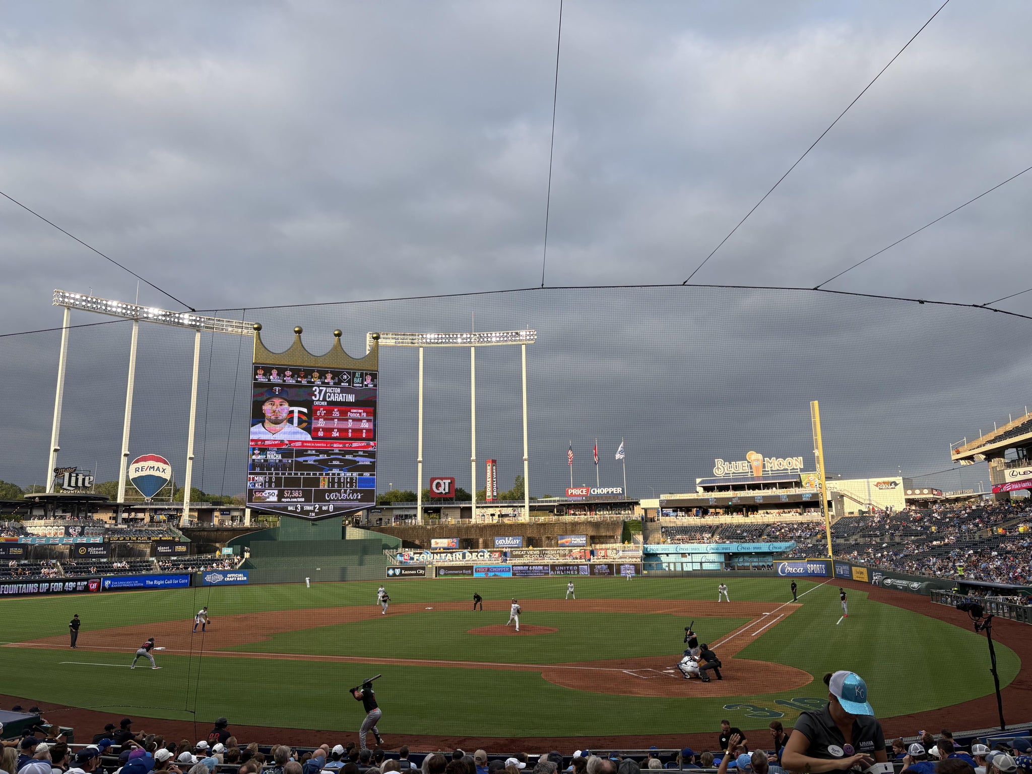 Vue réelle des fans prise de la Section 210 au site Kauffman Stadium par Michael V