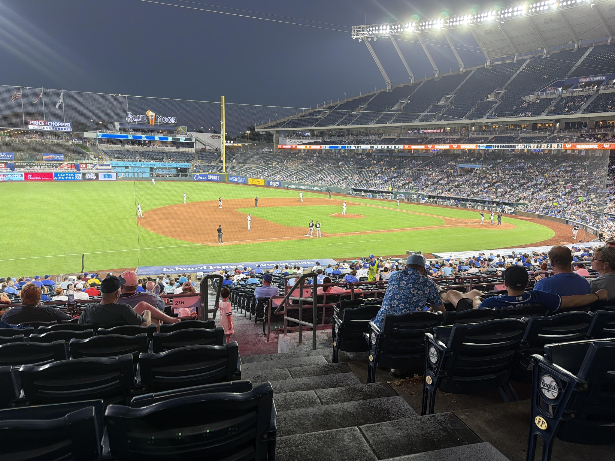 Vue réelle des fans prise de la Section 216 au site Kauffman Stadium par Hugo O