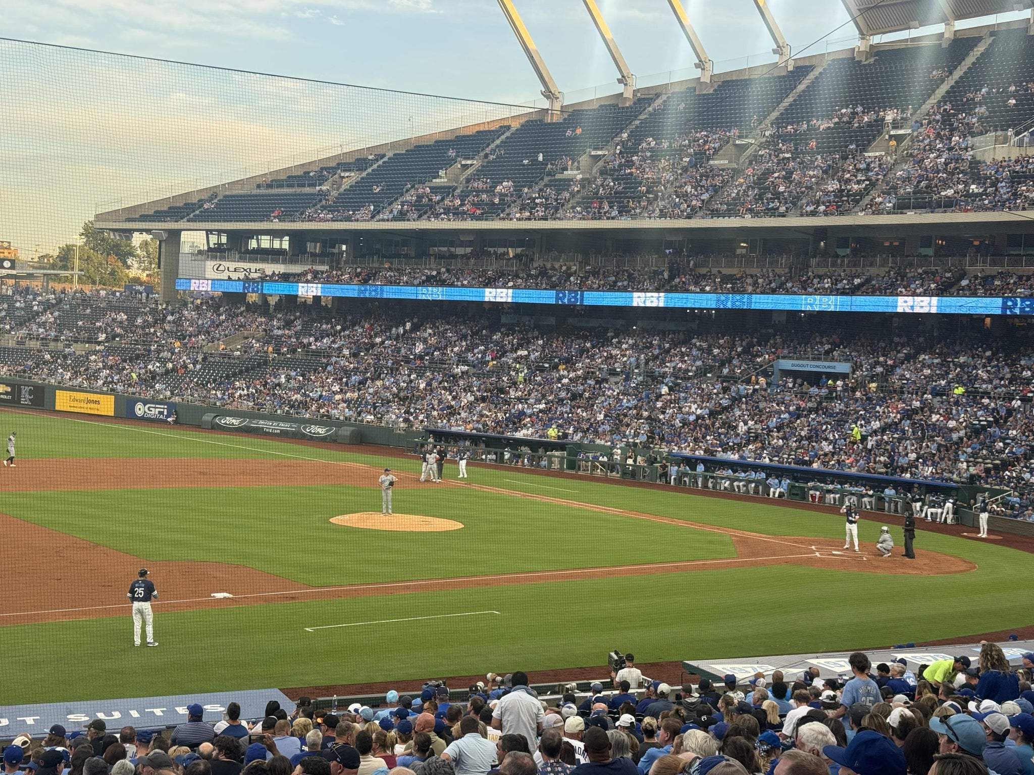 Vue réelle des fans prise de la Section 217 au site Kauffman Stadium par Leif P