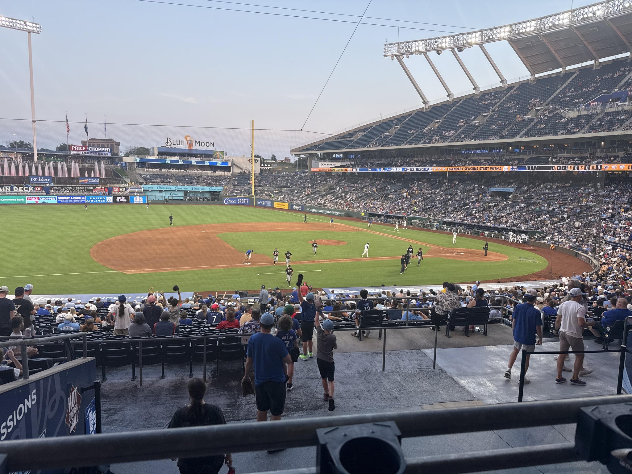 Vue réelle des fans prise de la Section 218 au site Kauffman Stadium par Stephen S