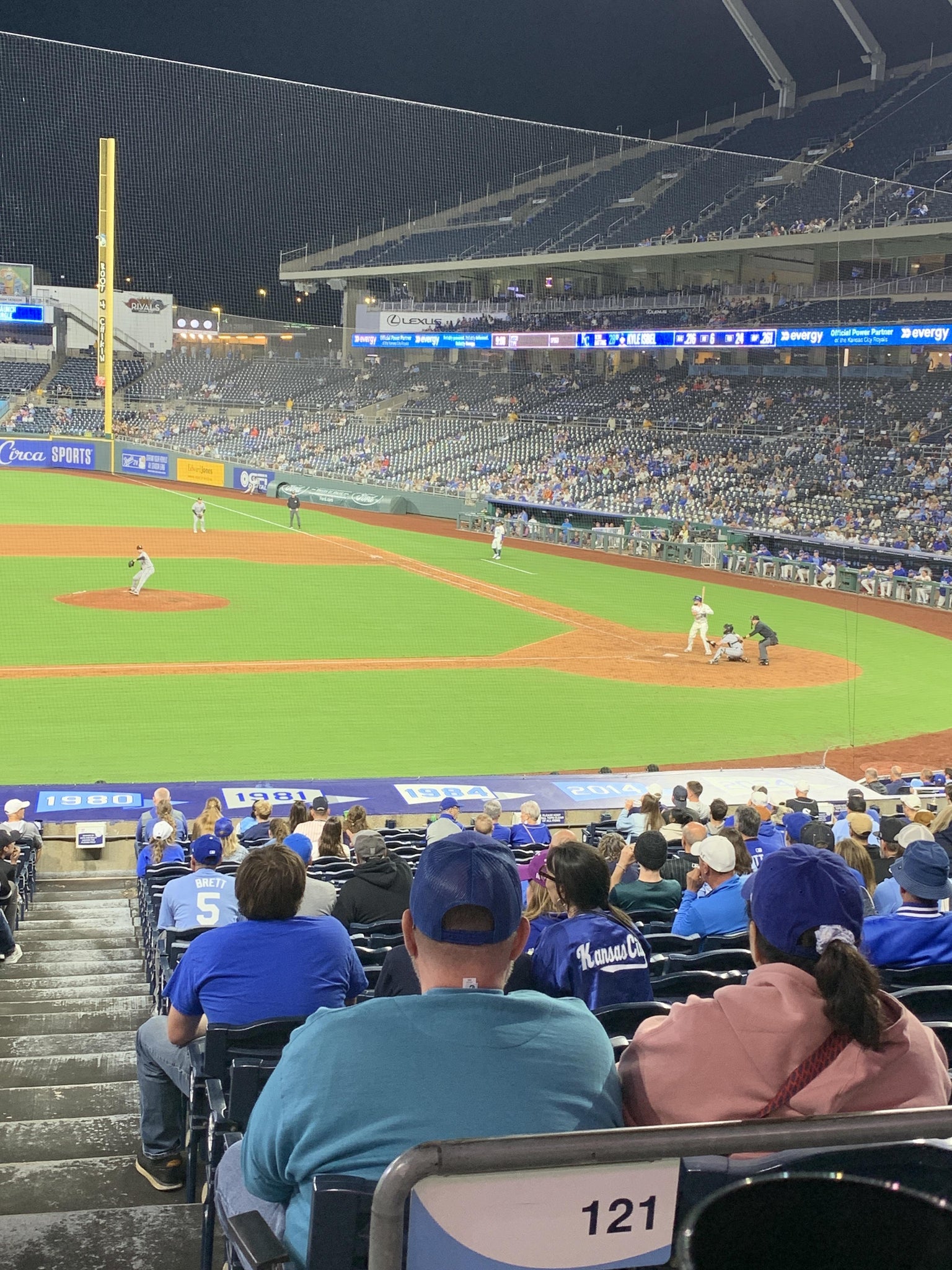 Vue réelle des fans prise de la Section 221 au site Kauffman Stadium par Mitch Y