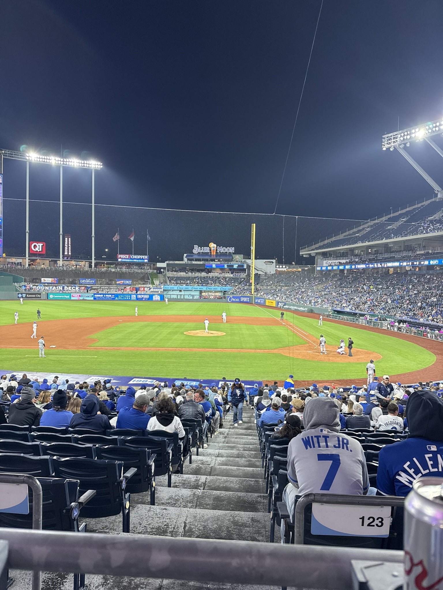 Vue réelle des fans prise de la Section 223 au site Kauffman Stadium par Michael S
