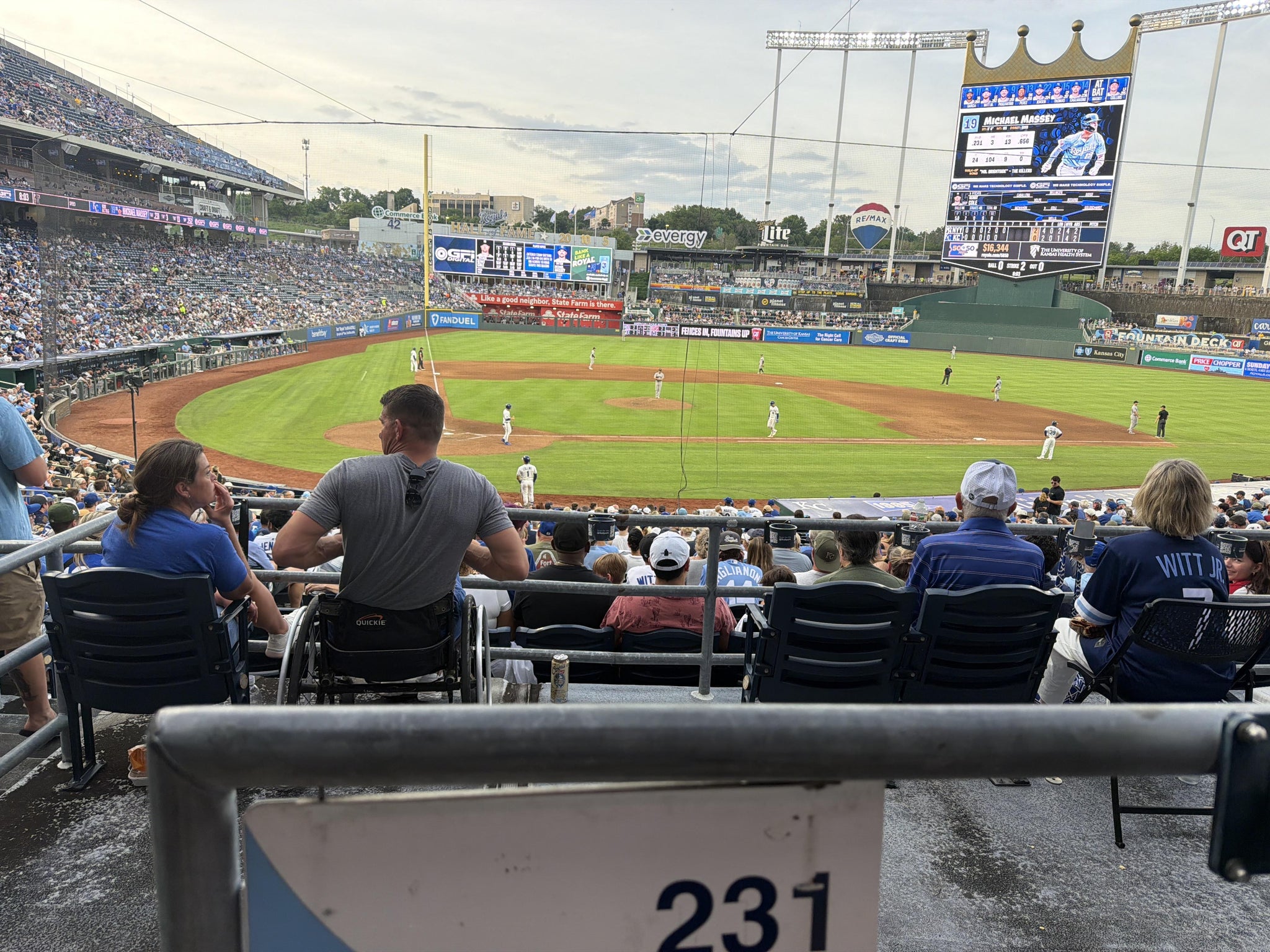 Vue réelle des fans prise de la Section 231 au site Kauffman Stadium par Anonymous User