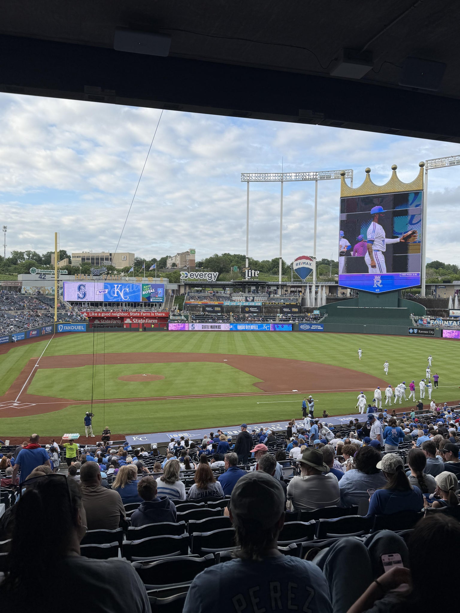 Vue réelle des fans prise de la Section 232 au site Kauffman Stadium par Mark G