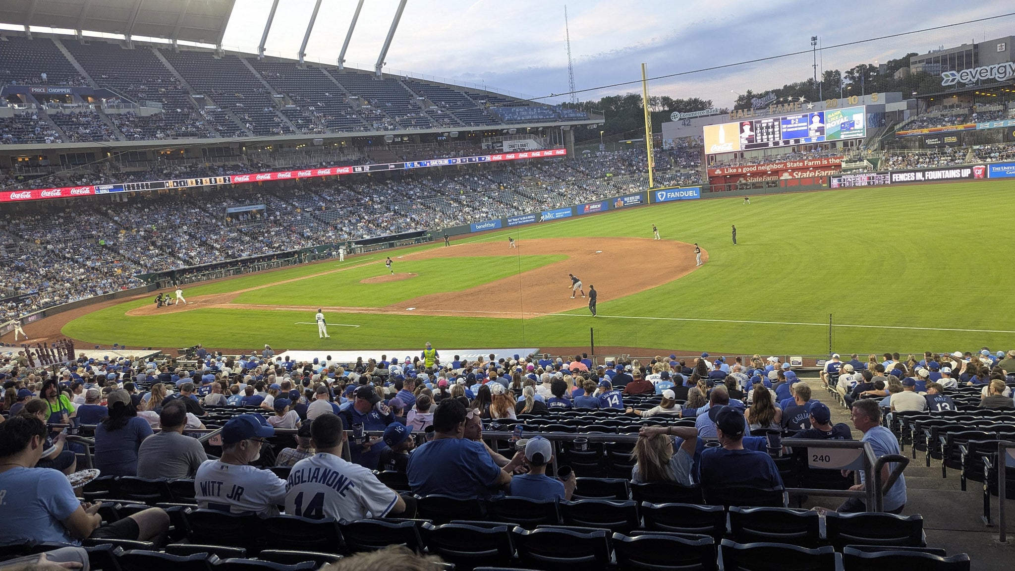 Vue réelle des fans prise de la Section 240 au site Kauffman Stadium par Jason O