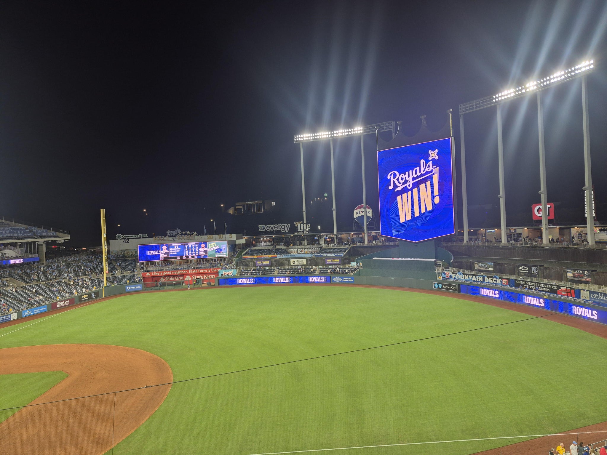 Vue réelle des fans prise de la Section 433 au site Kauffman Stadium par Ashlee M