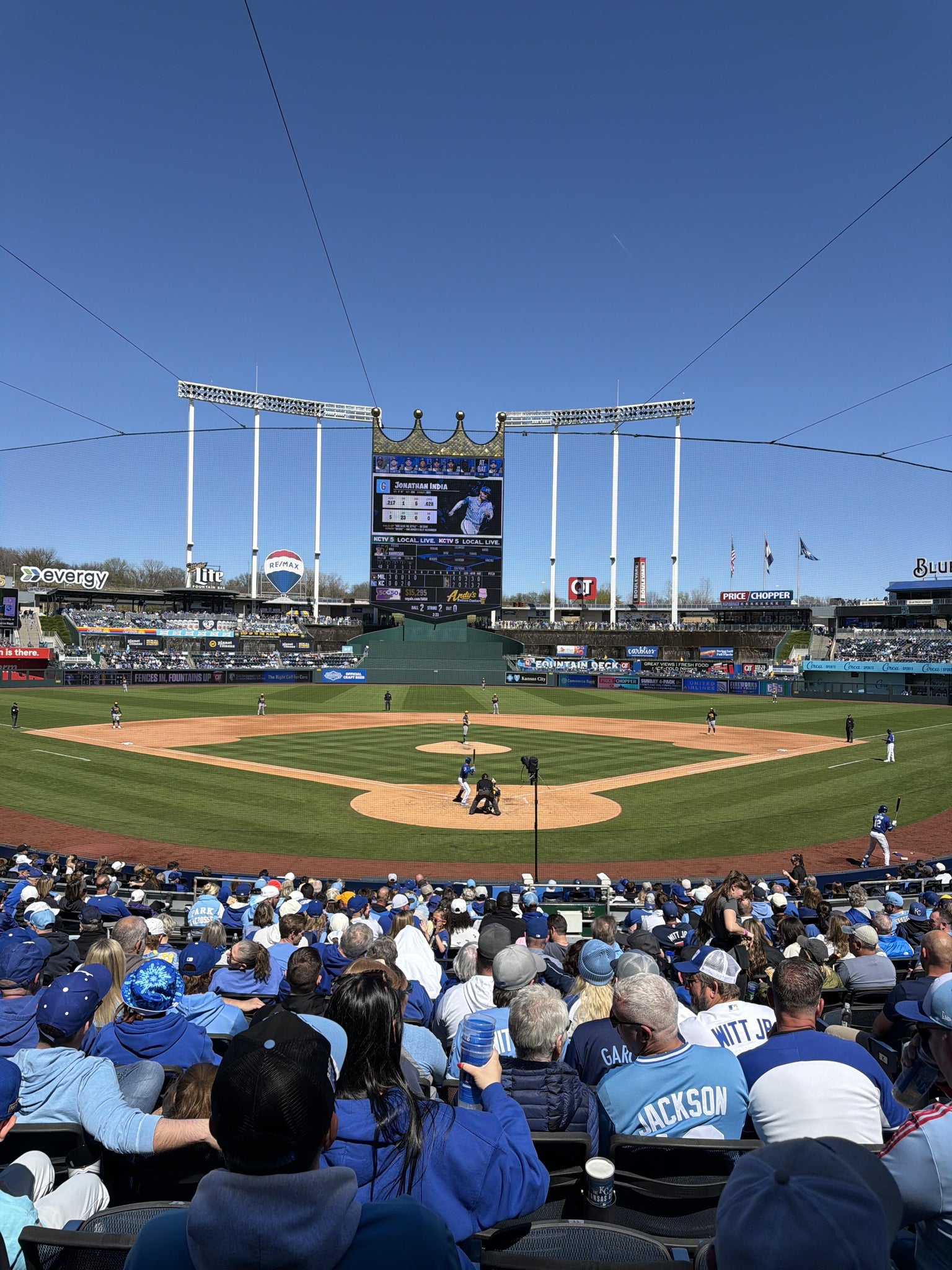 Vue réelle des fans prise de la UMB Diamond Club 127 au site Kauffman Stadium par Ryan M