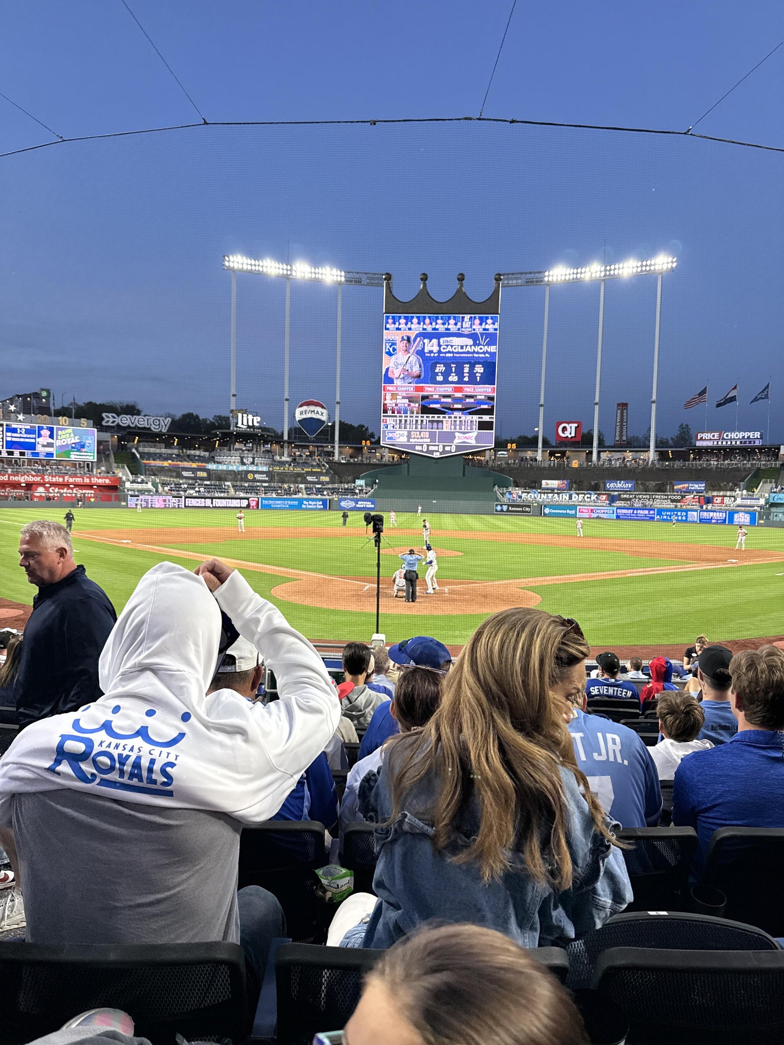 Vue réelle des fans prise de la UMB Diamond Club 128 au site Kauffman Stadium par Jeffrey F