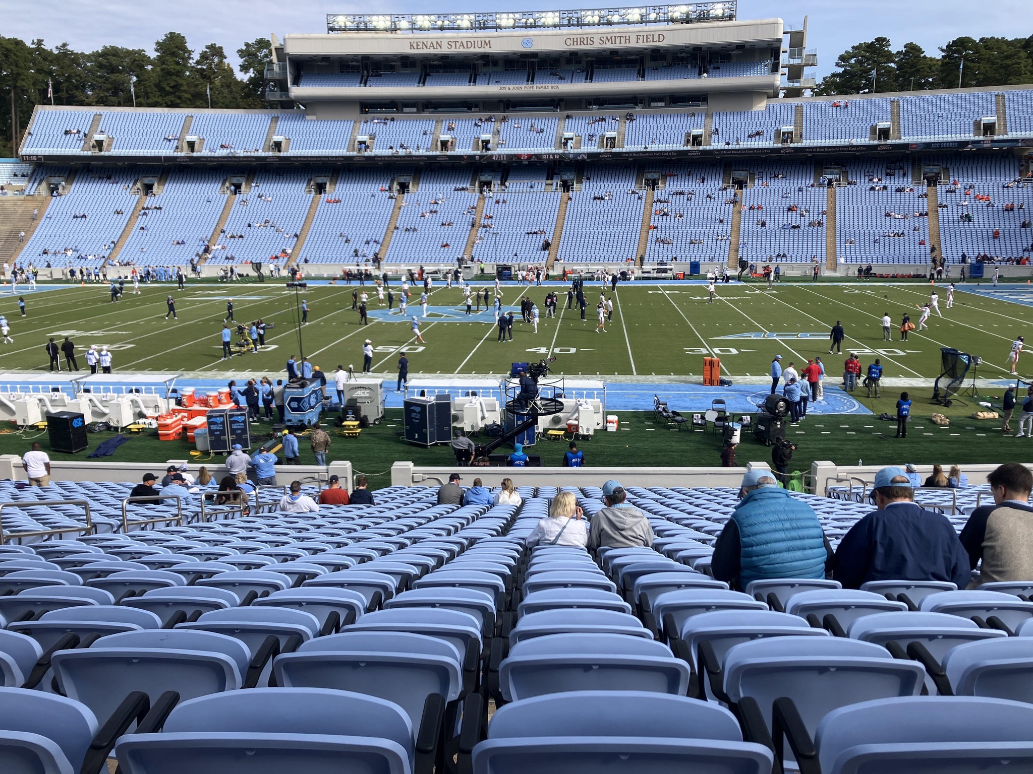 Vue réelle des fans prise de la Section 126 au site Kenan Memorial Stadium par Paycen K