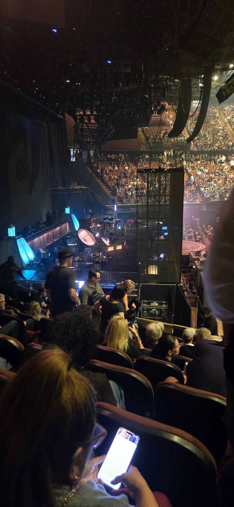 Vue réelle des fans prise de la Section 124 au site Kia Forum par Bradley M