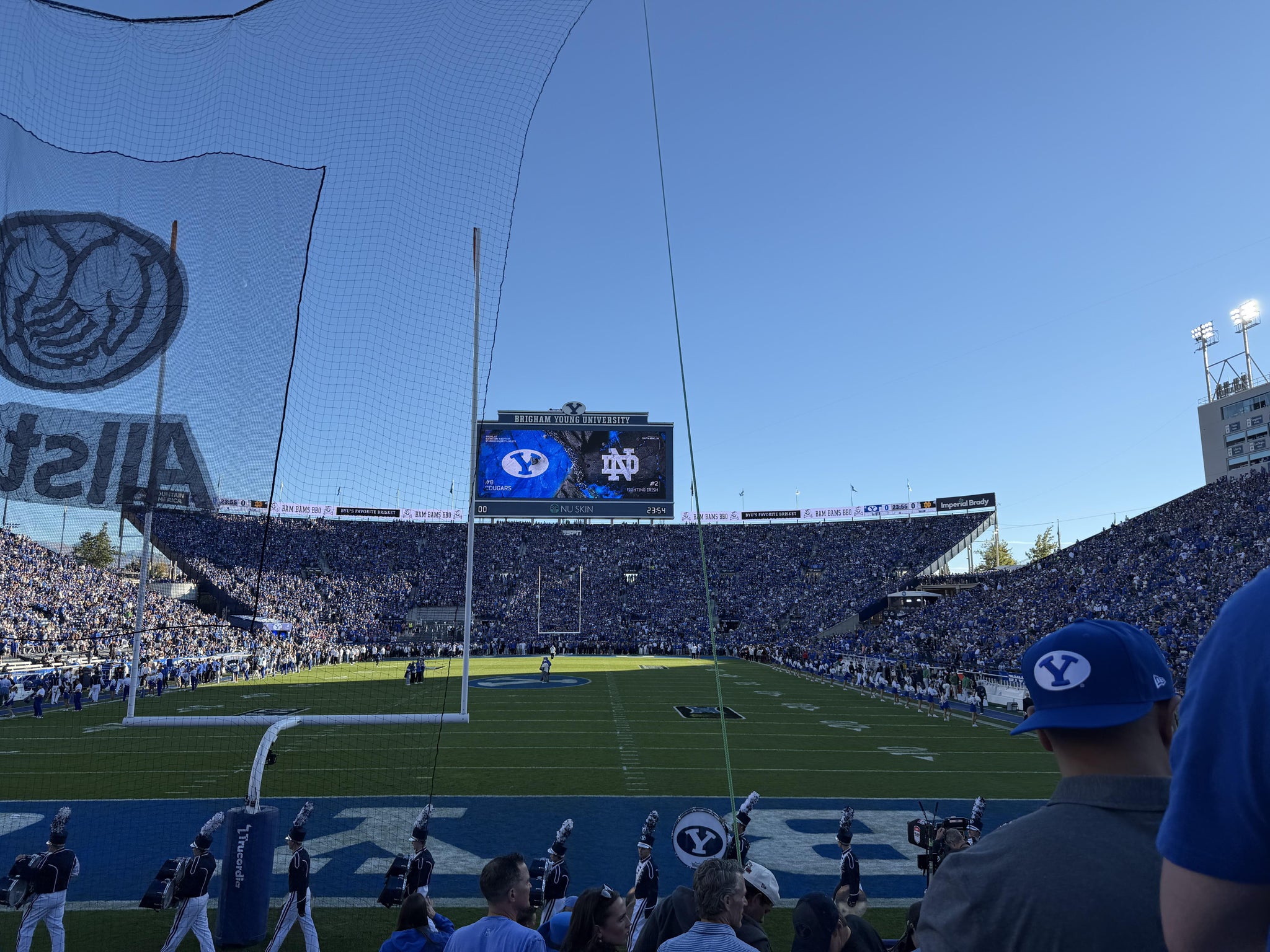 Vue réelle des fans prise de la Section 25 au site LaVell Edwards Stadium par Todd N