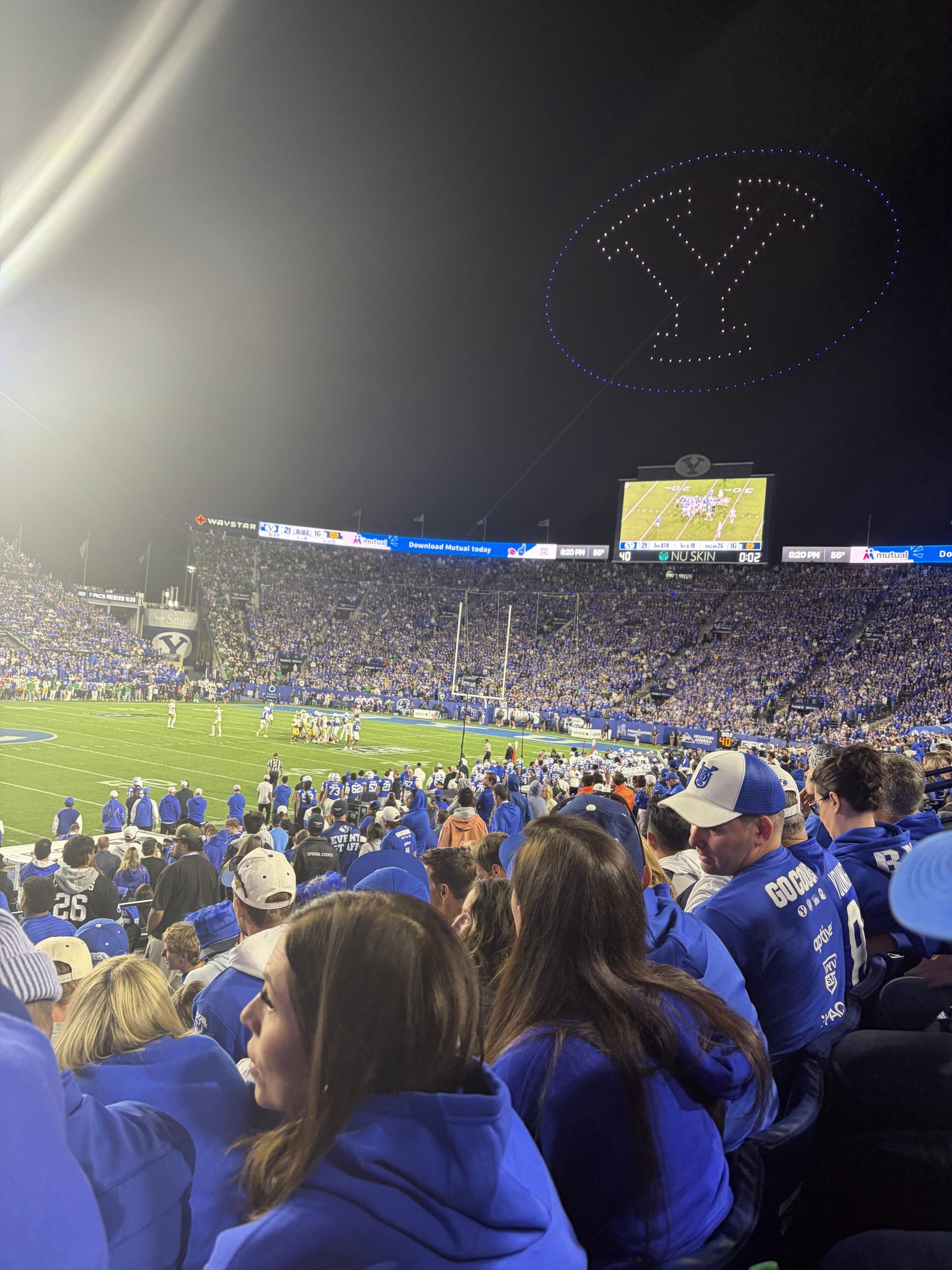 Vue réelle des fans prise de la Section 35 B au site LaVell Edwards Stadium par Nathan Z